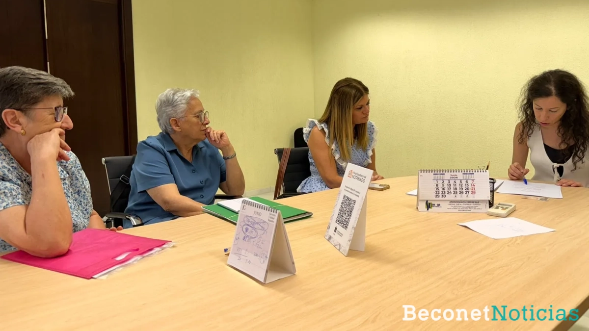 Acto de firma de adquisición del inmueble por parte del Ayuntamiento. Acto de firma de adquisición del inmueble por parte del Ayuntamiento.