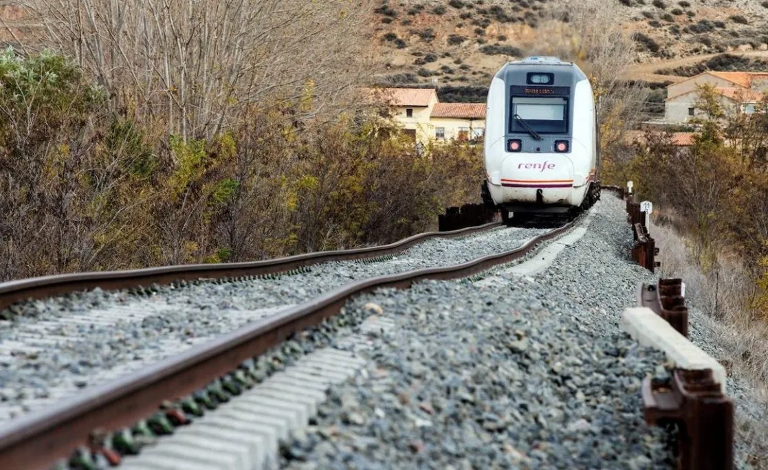 Tren en la provincia de Jaén. Foto: Ministerio de Transportes