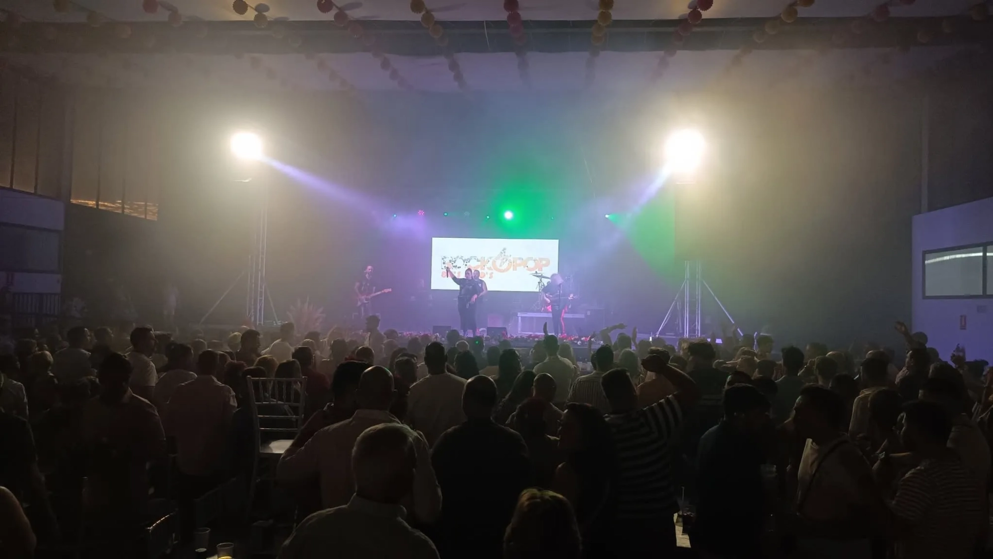 Ambiente de la Caseta Municipal durante el concierto de Rockopop en 2025. Foto: Ayto de Villa del Río Ambiente de la Caseta Municipal durante el concierto de Rockopop en 2025. Foto: Ayto de Villa del Río