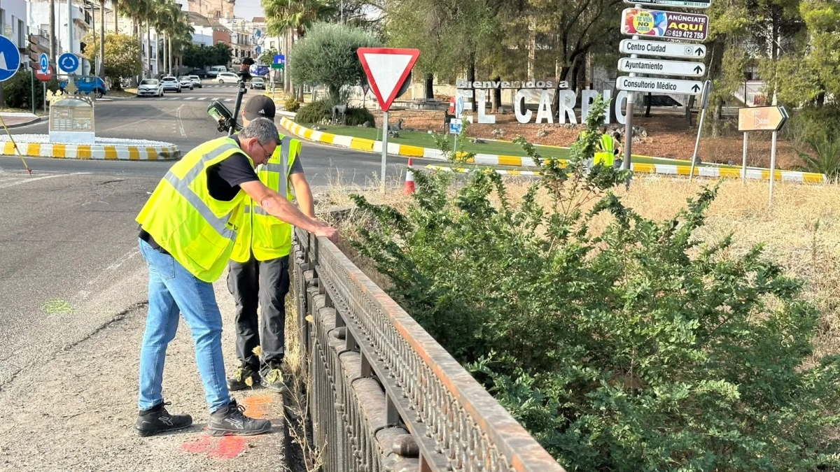 Técnicos de COMSA sobre el terreno. Técnicos de COMSA sobre el terreno.