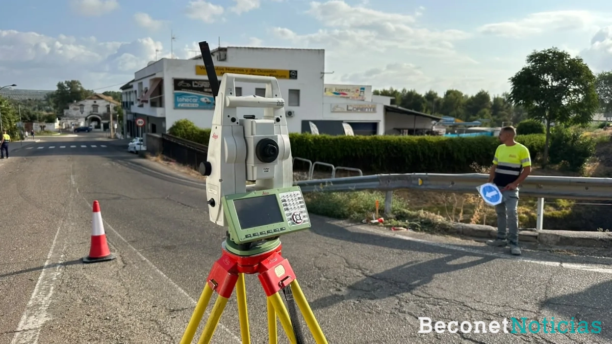 Equipo de topografía empleado en las labores. Equipo de topografía empleado en las labores.