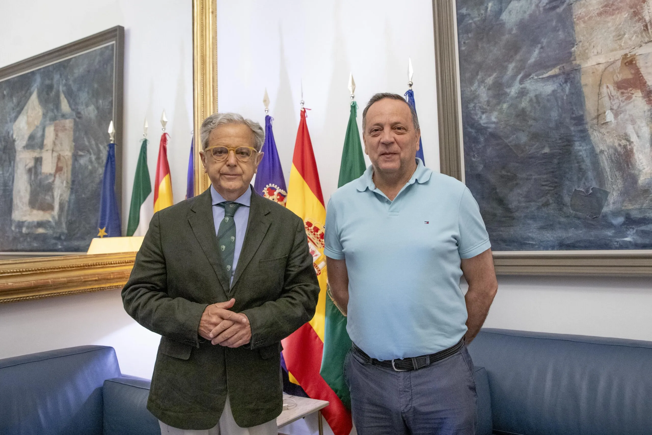 El presidente de la Diputación de Córdoba, Salvador Fuentes, junto con el representante de FACUA, Francisco Martínez