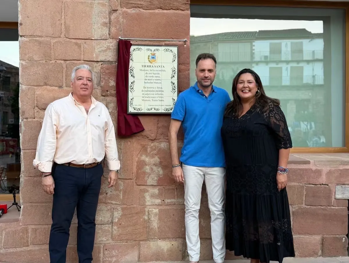 Inauguración del azulejo. Foto: Ayto de Montoro