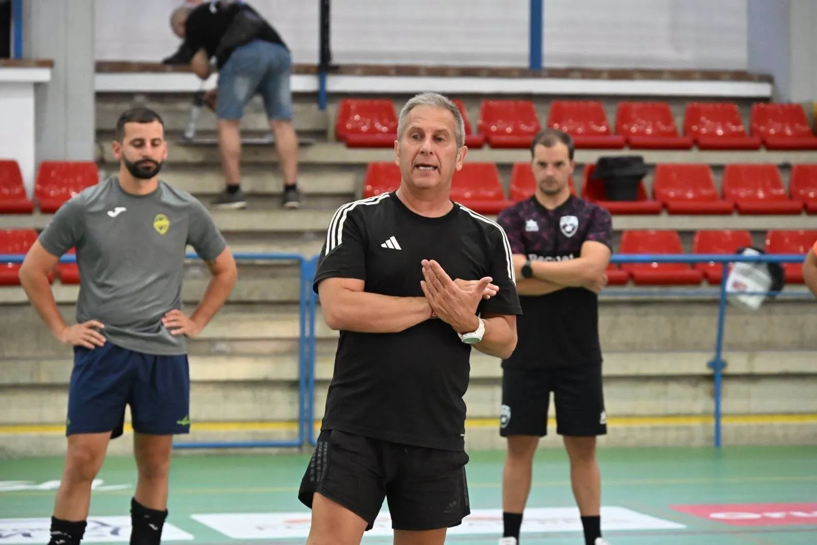 Alfonso Ortiz, entrenador del Villa del Río Futsal. Foto: Villa del Río Futsal