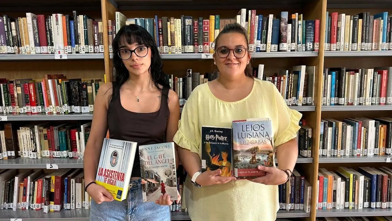 Olga Garrido (izquierda) e Irene Jurado (derecha), responsables de la Biblioteca.