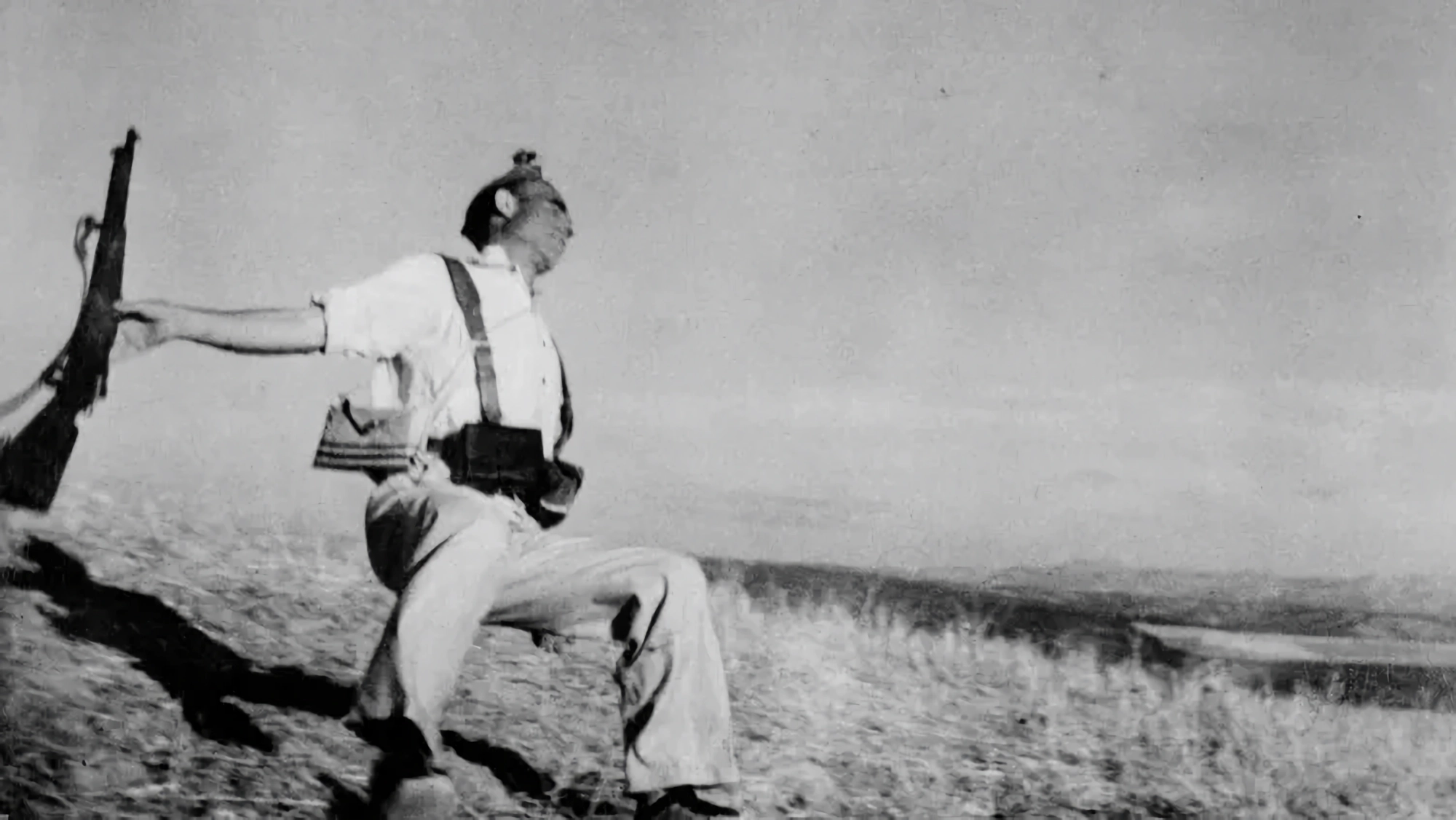 Miliciano cayendo abatido en la Guerra Civil, fotografía de Robert Capa. Foto: The Telegraph