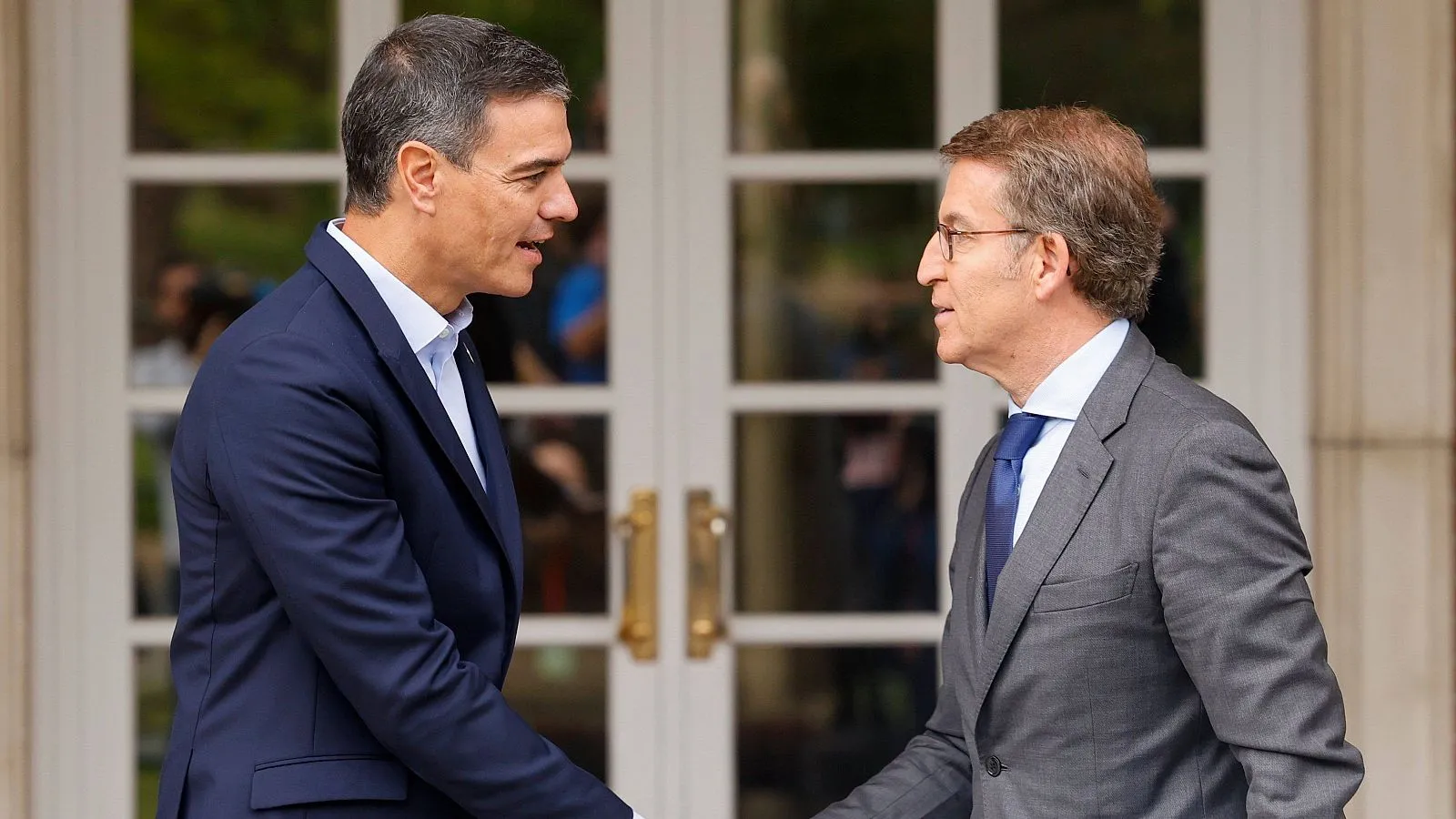 Pedro Sánchez junto a Feijóo. Foto: RTVE
