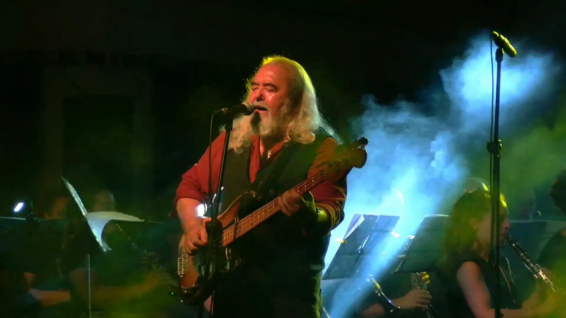 Randy López durante su actuación en Rock Sinfónico