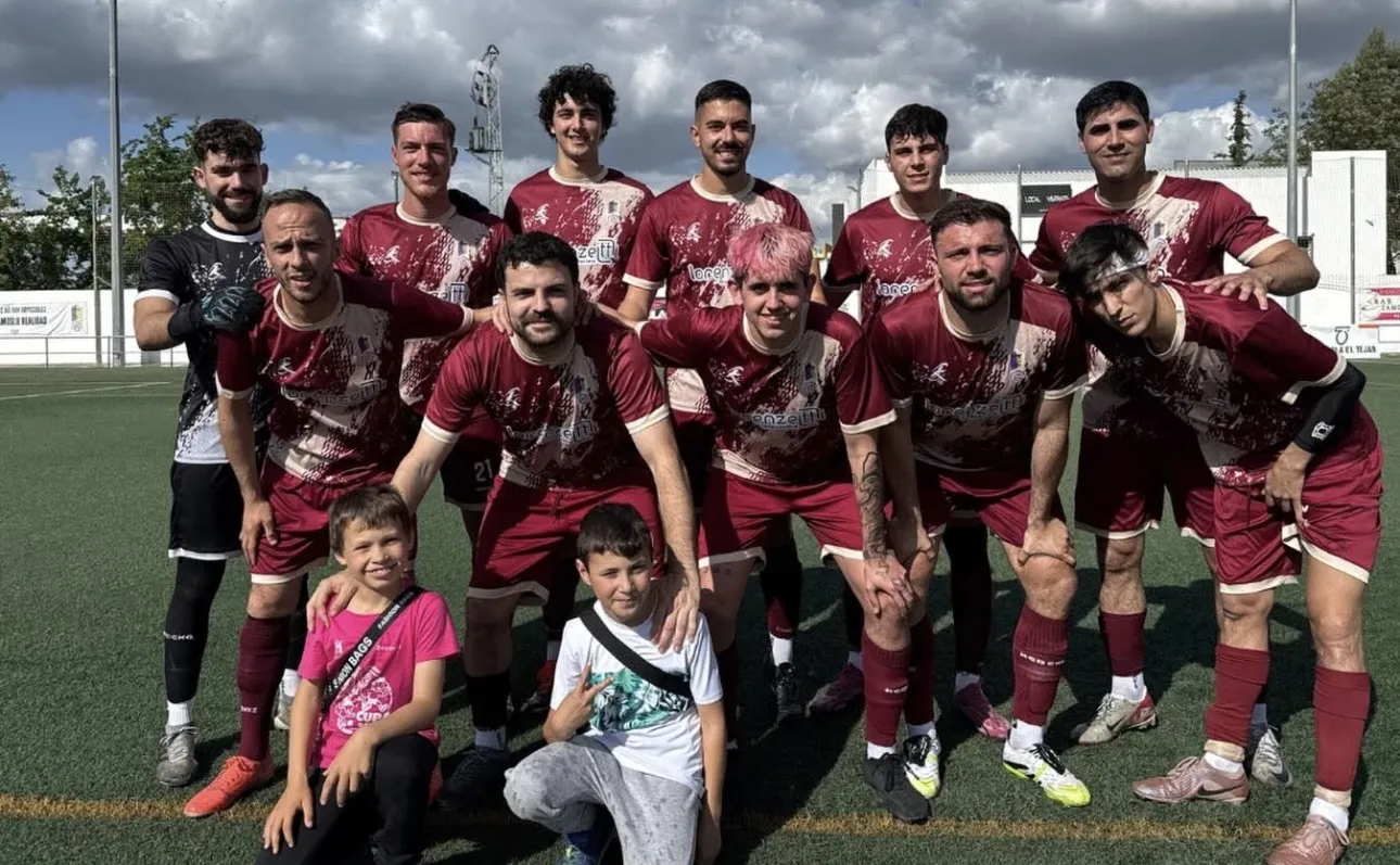 Jugadores del Atlético Perabeño durante un encuentro de la pasada temporada. 