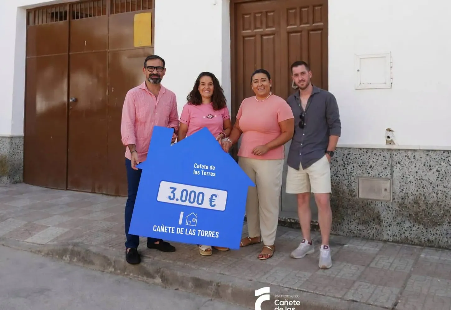 Una de las familias beneficiarias del programa de ayudas. Foto: Ayto de Cañete