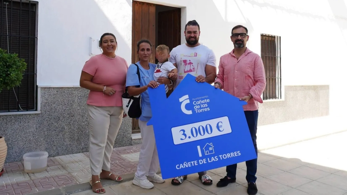 Una de las familias beneficiarias del programa de ayudas. Foto: Ayto de Cañete