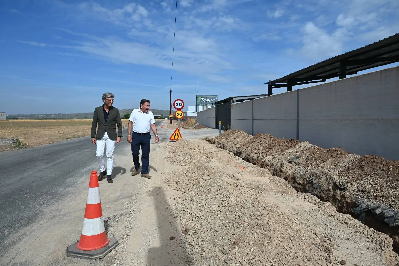 La Diputación supervisa el avance de las obras en la CP-180 "De la Vega" de Villa del Río, con una inversión de 100.000 euros