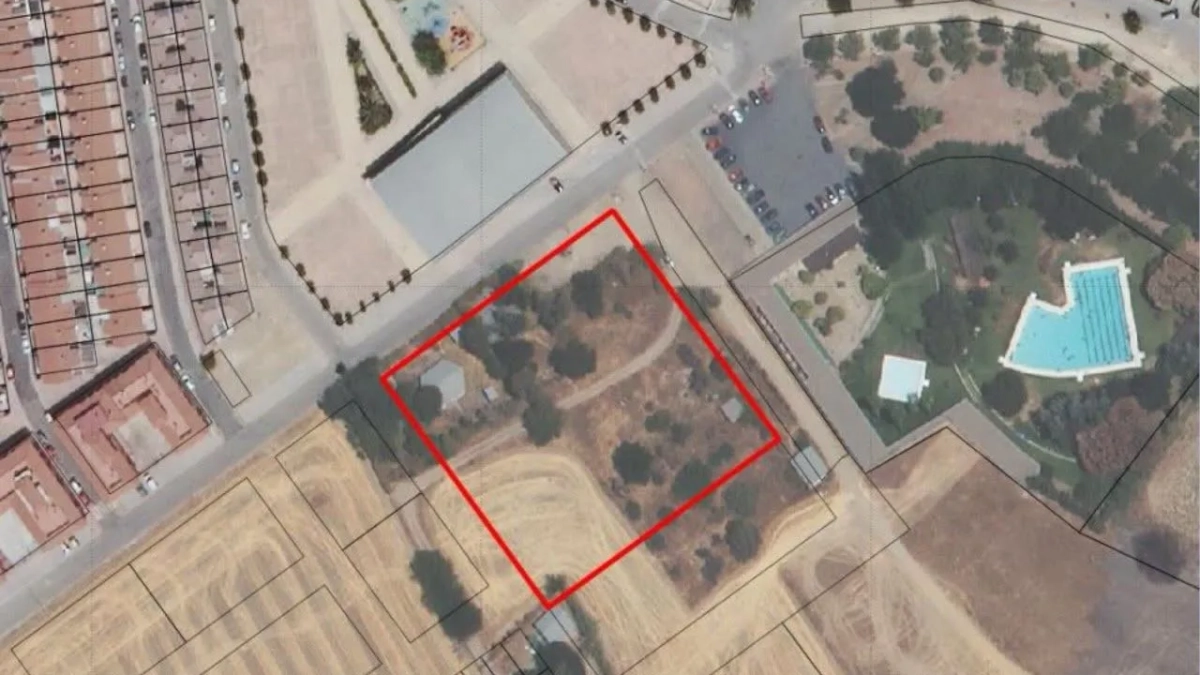 Parcela donde se ubicará el nuevo aparcamiento. Parcela donde se ubicará el nuevo aparcamiento.