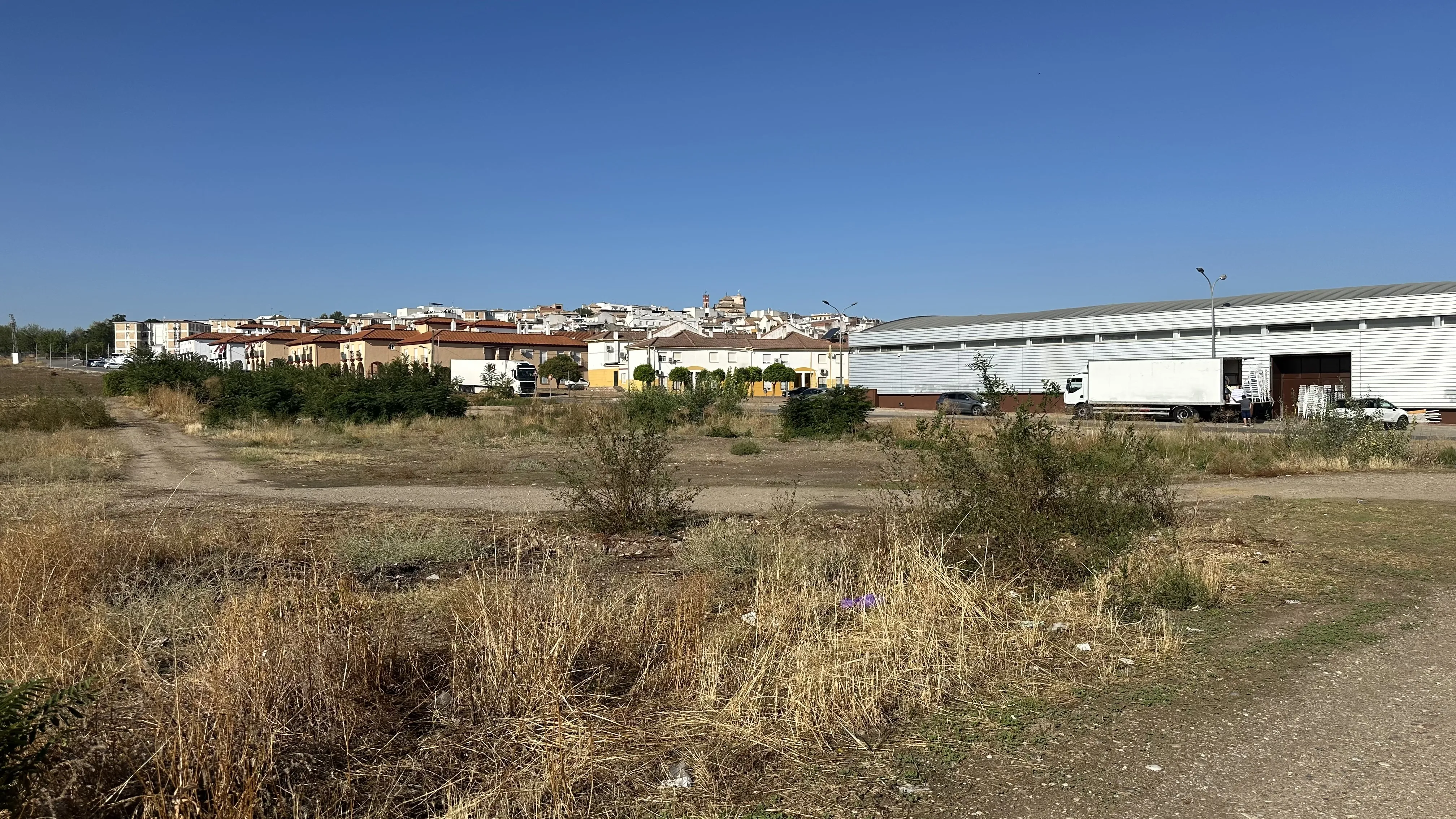 Terreno en el que será construida la nueva zona de aparcamientos. 