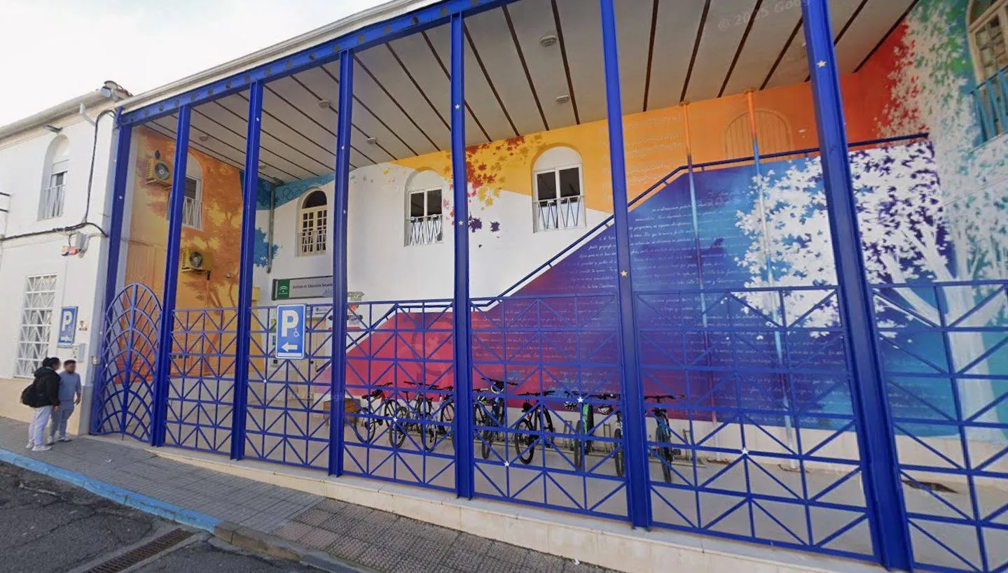Fachada del IES Sácilis de Pedro Abad. Foto: Google