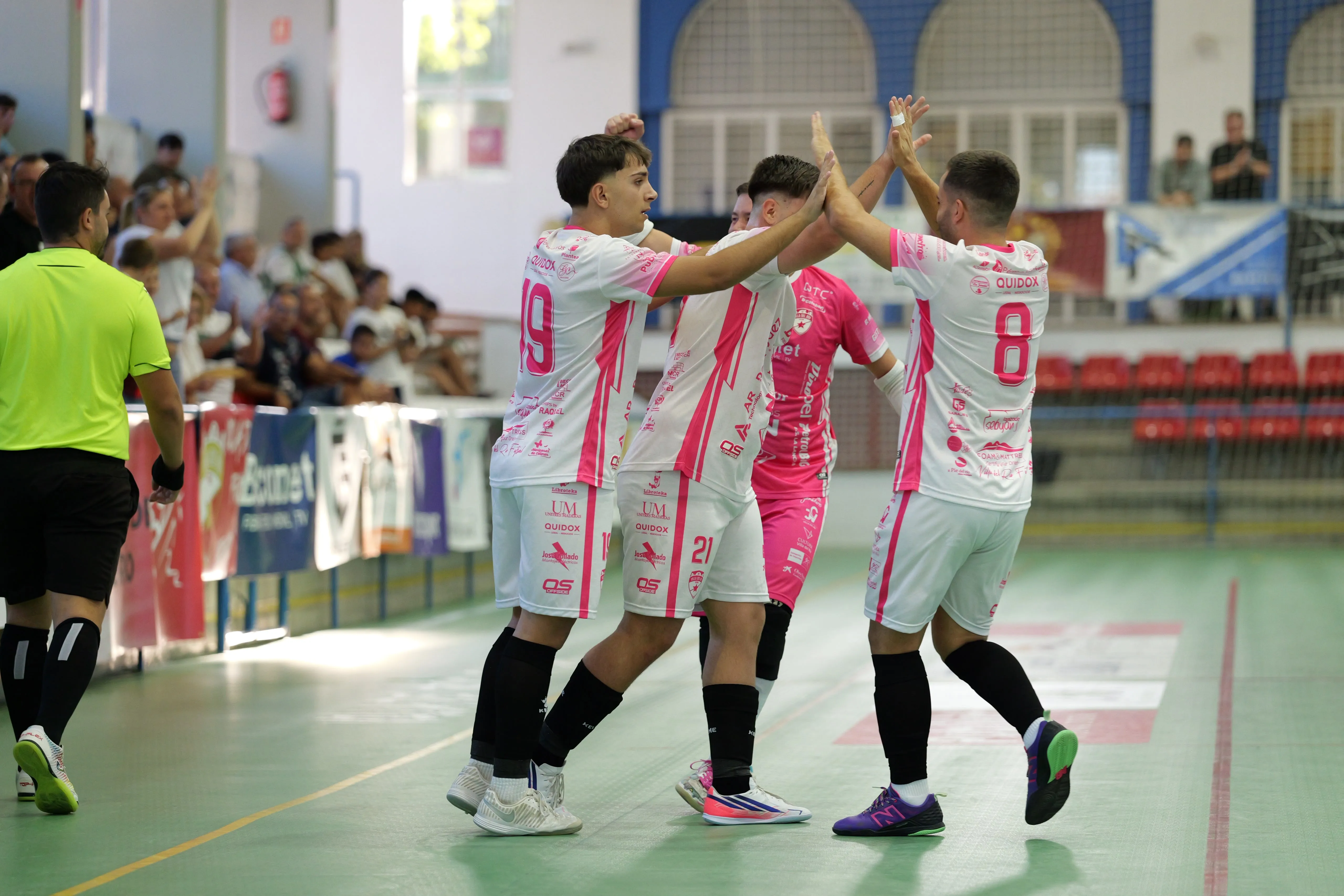El Villa del Río celebra uno de los goles del partido. Foto: Villa del Río FS