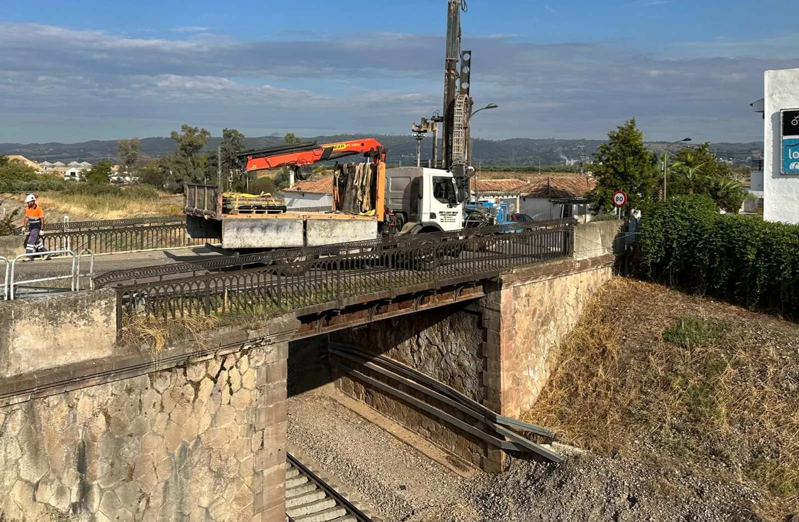 Trabajos sobre el terreno durante este lunes.