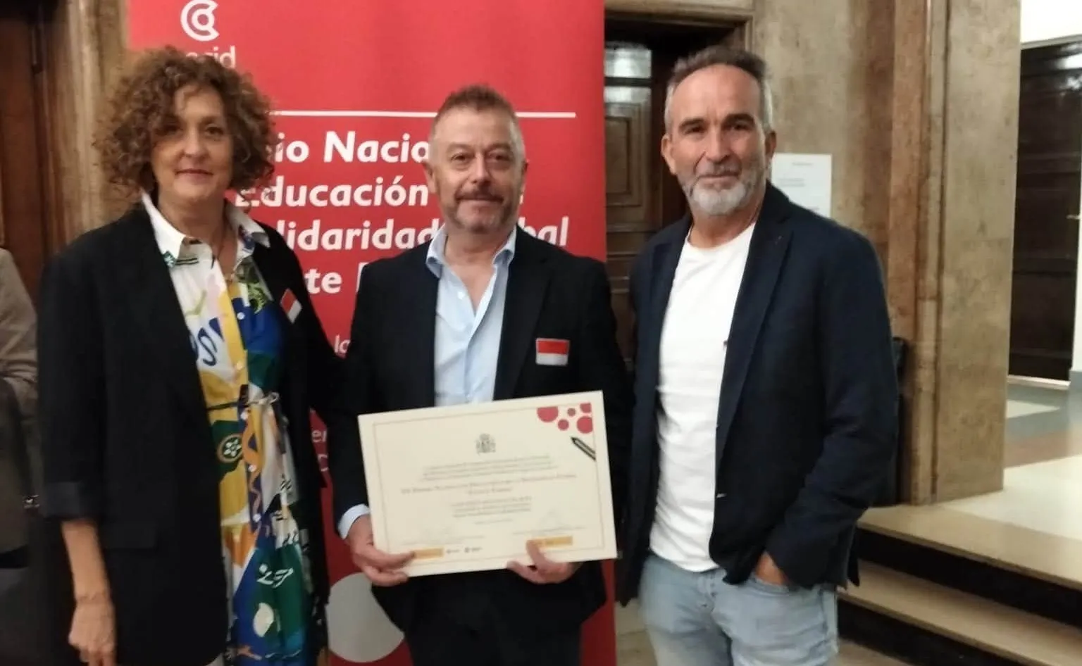 Docentes del CEIP Poeta Molleja reciben el reconocimiento en Madrid. Foto: Centro