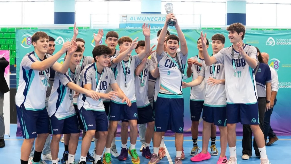 La selección celebra su plata en el torneo andaluz. Foto: FAB La selección celebra su plata en el torneo andaluz. Foto: FAB