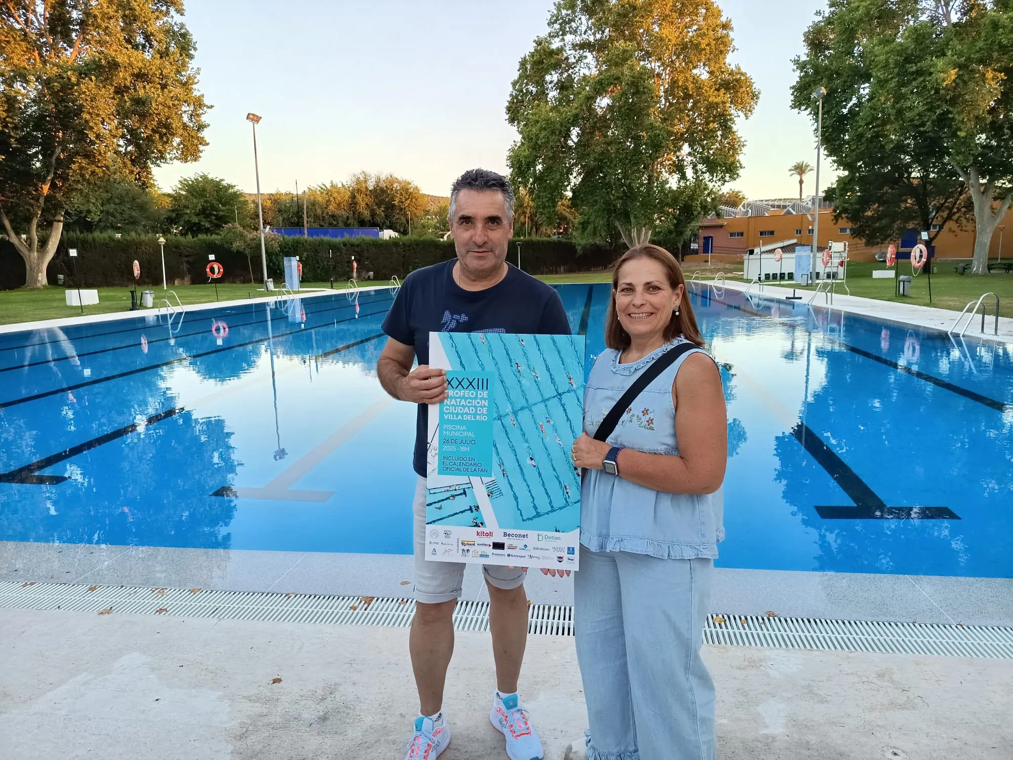 Presentación del cartel del XXXIII Trofeo de Natación “Ciudad de Villa del Río”. Foto: Ayuntamiento de Villa del Río.