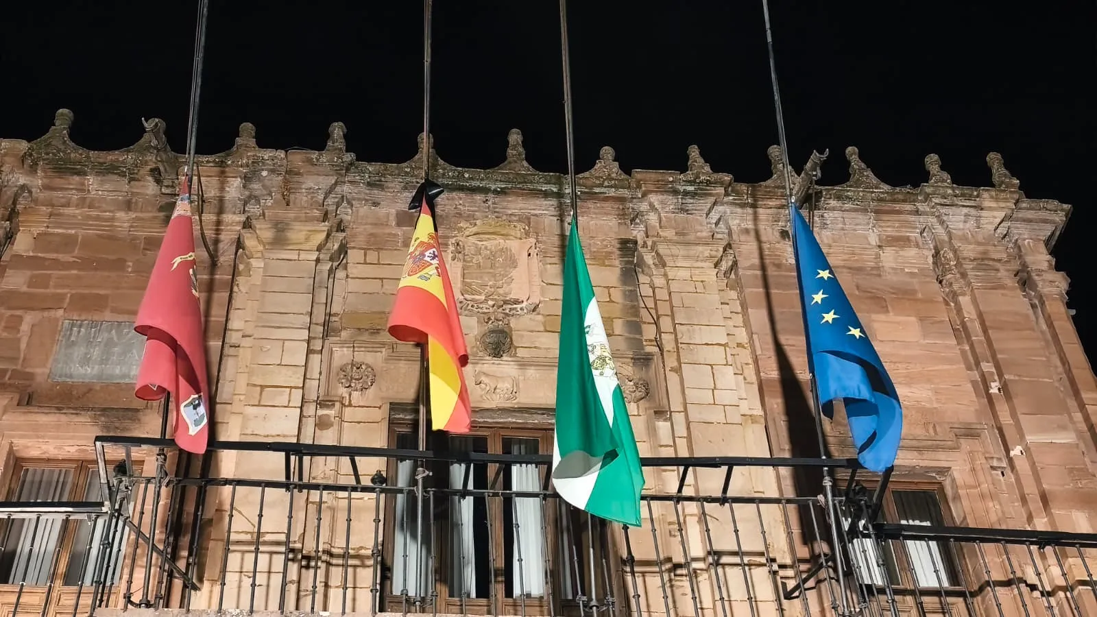 Banderas a media asta en Montoro