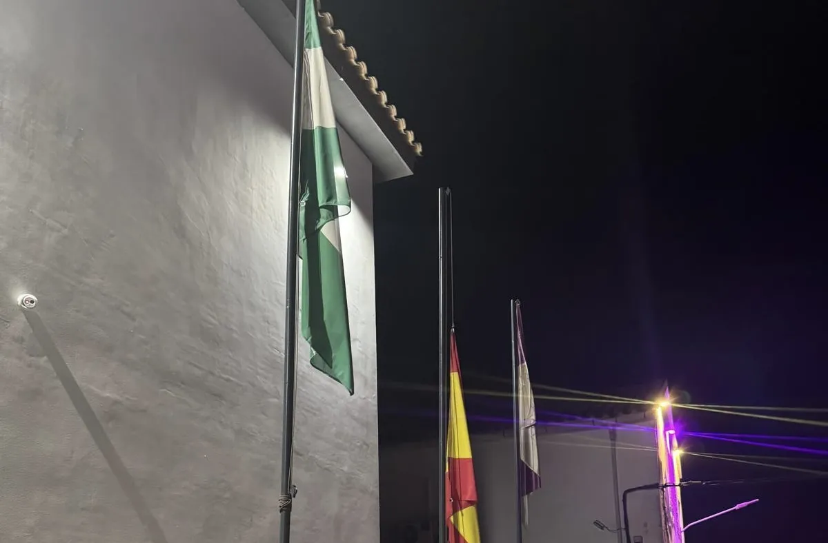  Banderas a media asta en Pedro Abad