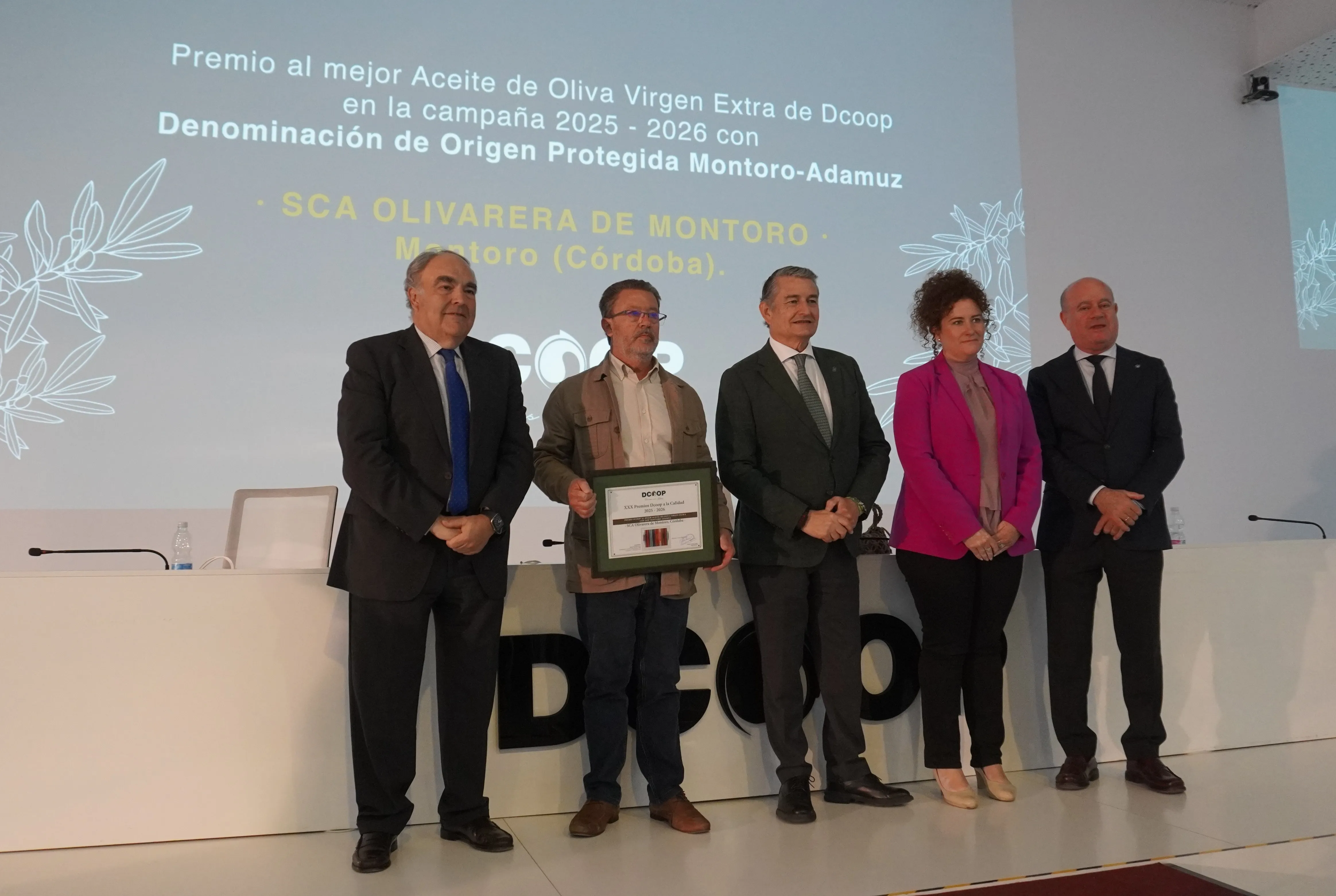 La Olivarera de Montoro recoge su premio. Foto: Dcoop.