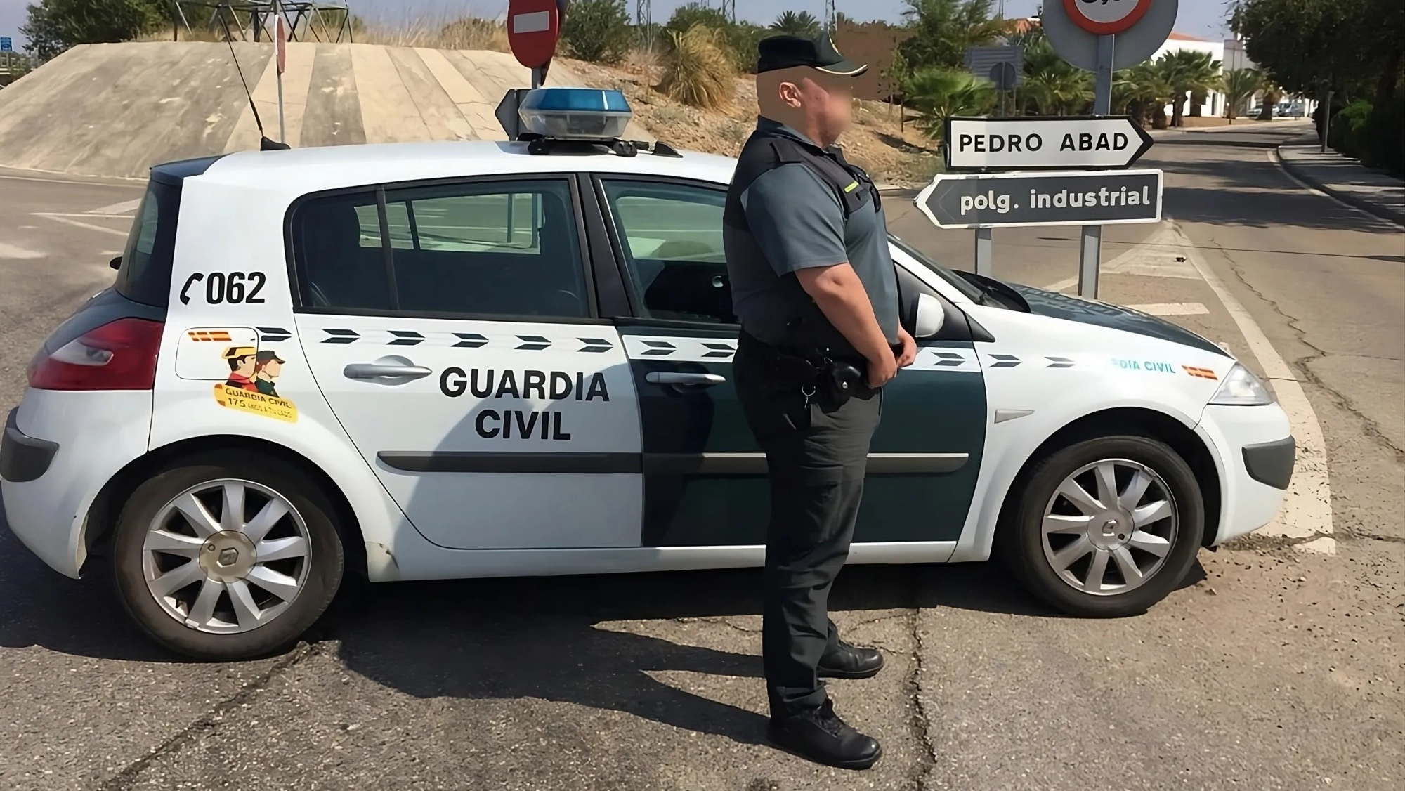 Agente de la Guardia Civil en Pedro Abad. Foto: GC