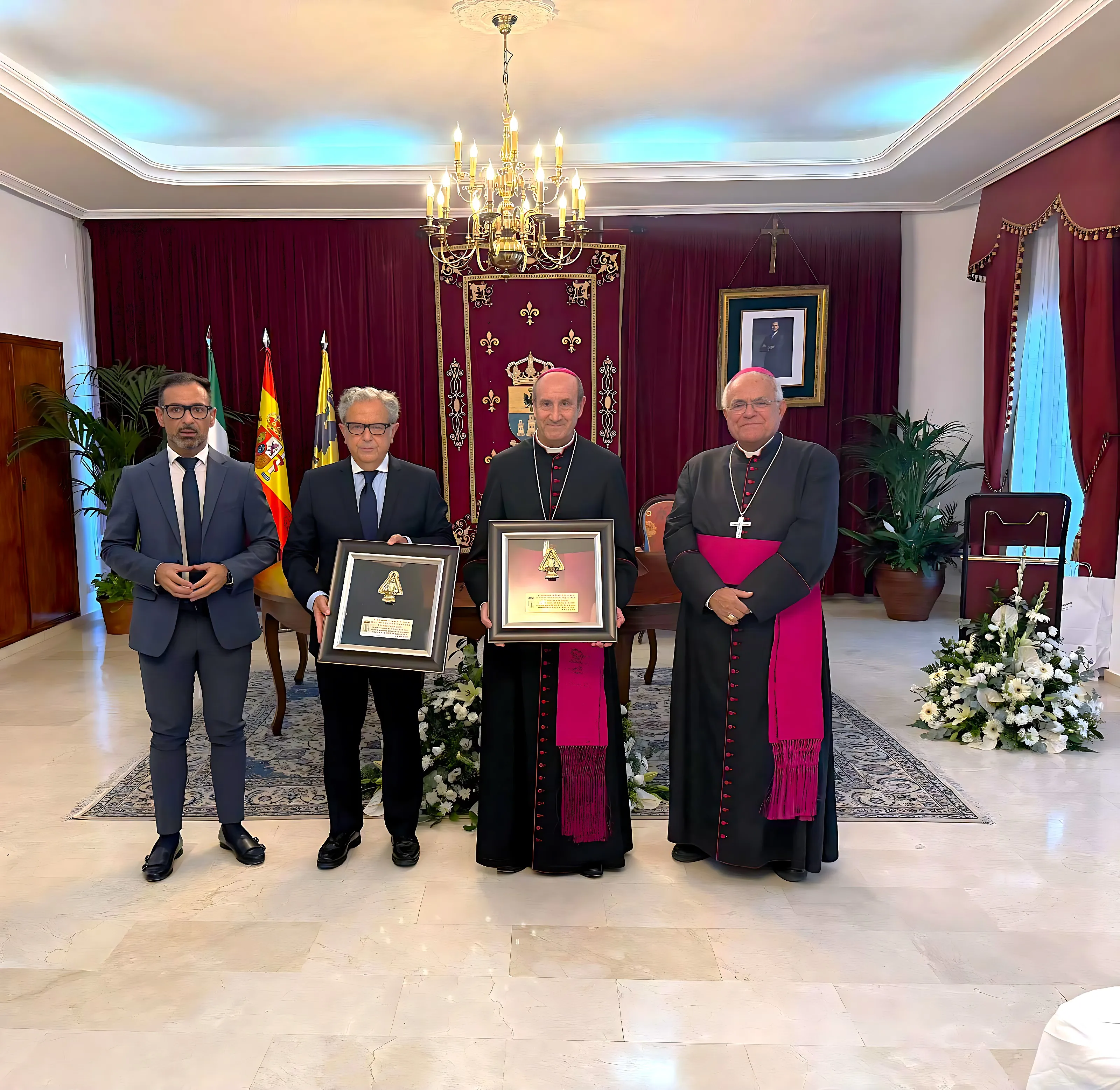 El presidente de la Diputación de Córdoba junto al obispo y el alcalde de Cañete de las Torres. Foto: Diputación de Córdoba