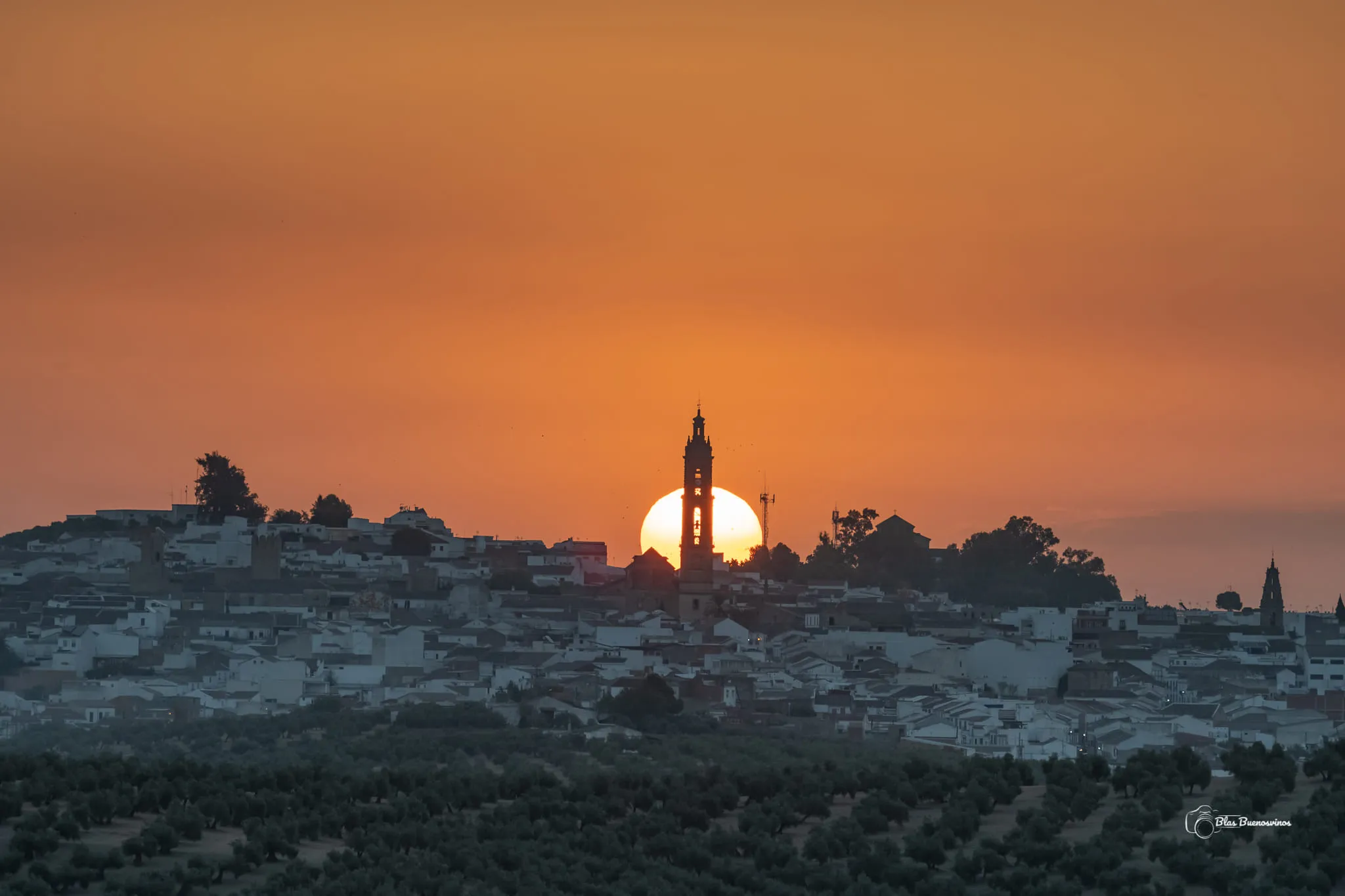 Amanecer el día que se produce el milagro de la luz en La Arquitectura del Sol. Foto: Blas Buenosvinos