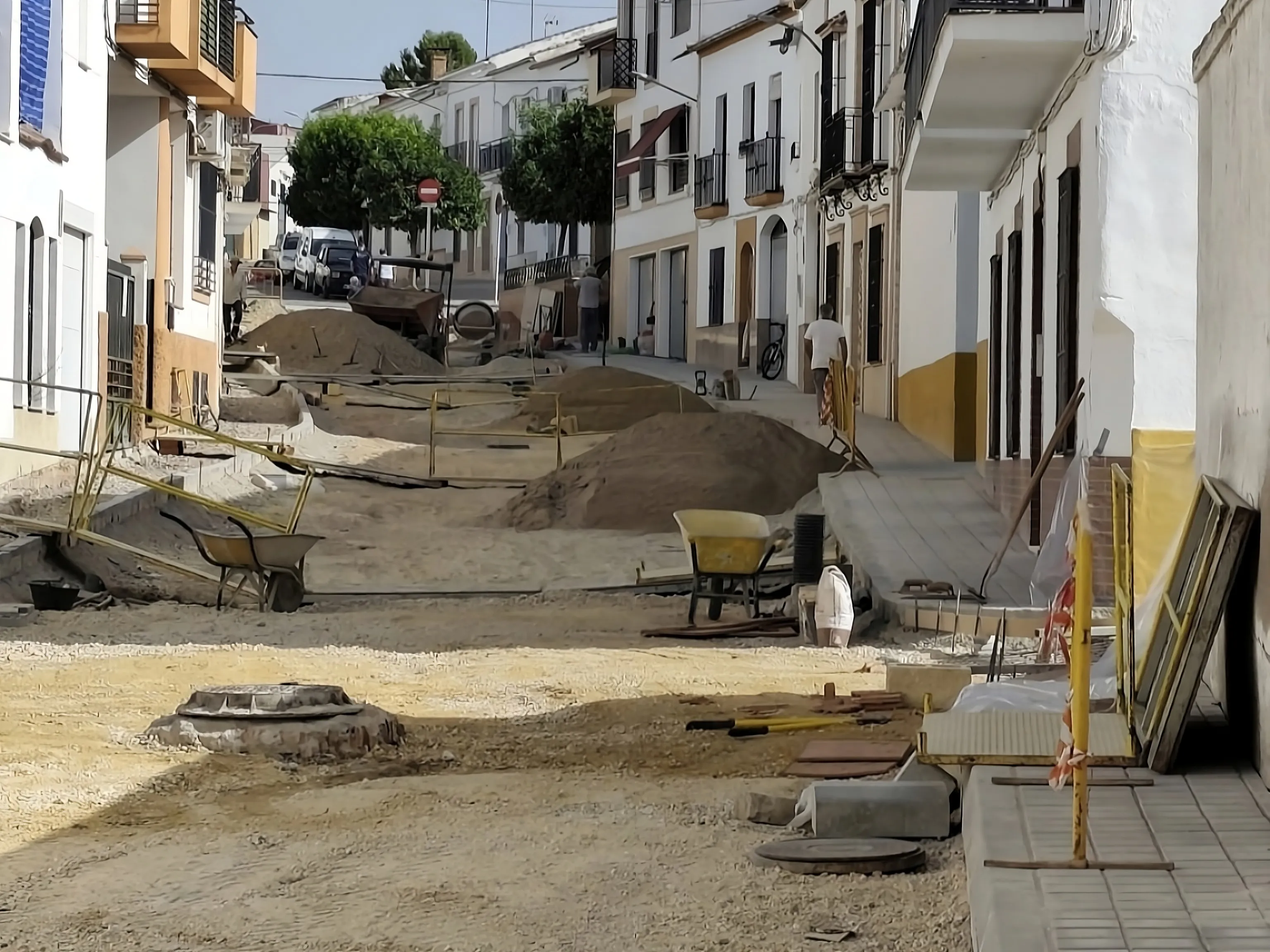 Obras en la calle Duque de la Torres de Lopera. Foto: Ayuntamiento de Lopera