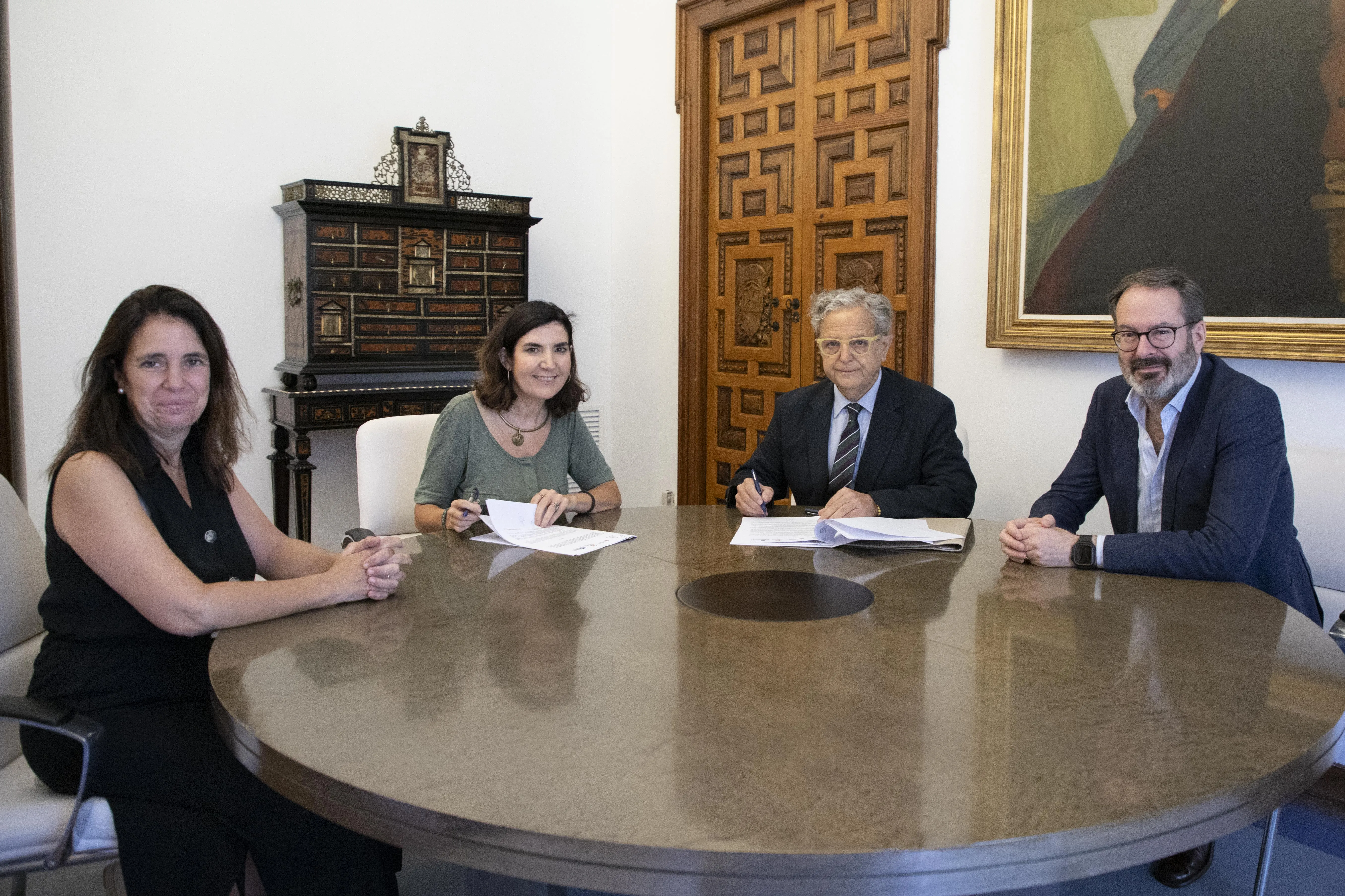 Reunión de Salvador Fuentes con la consejera Rocío Blanco y el delegado Adolfo Molina para abordar la formación y el empleo en la provincia, con la Base Logística como foco principal. Foto: Diputación de Córdoba