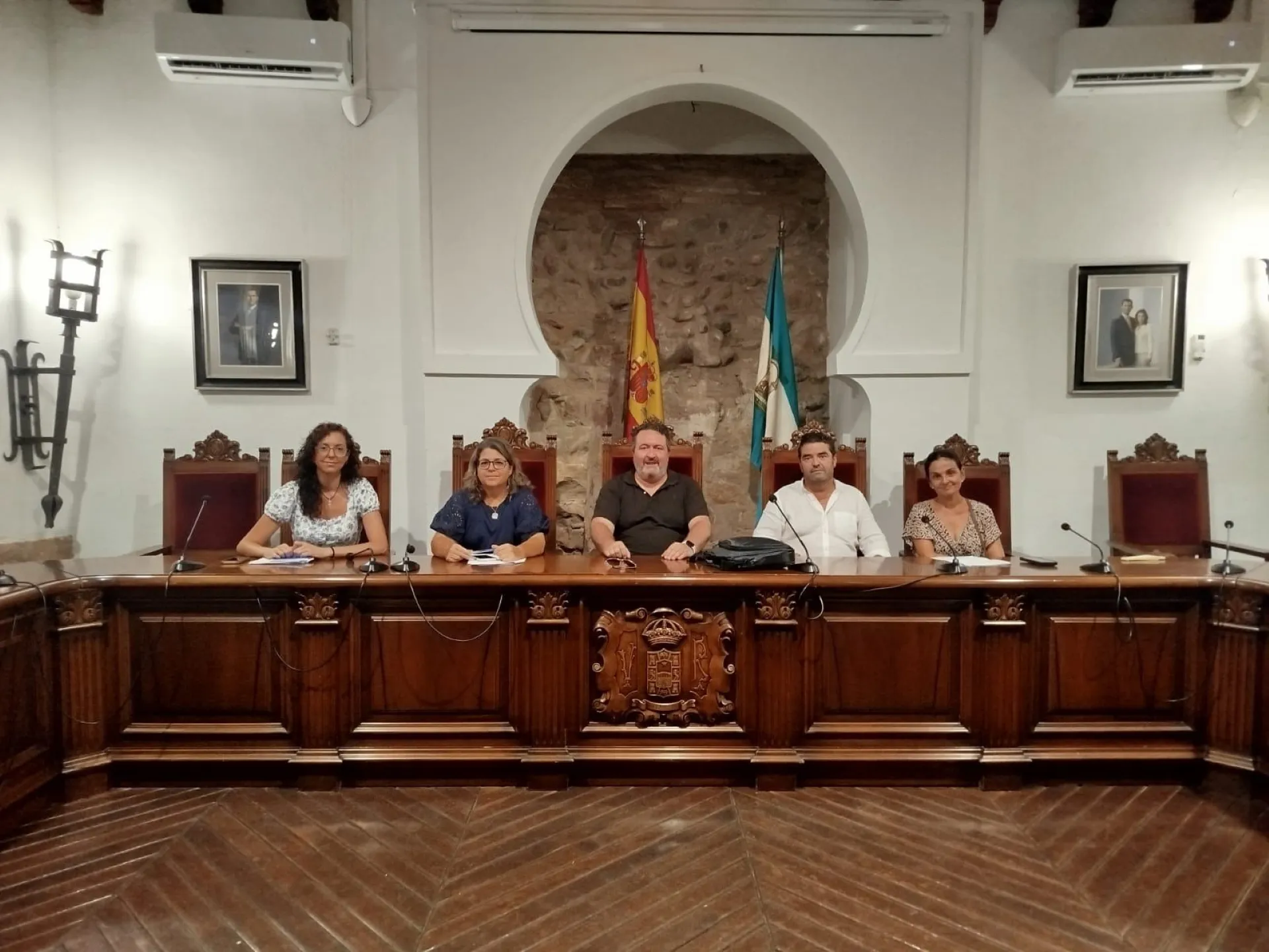 Junta directiva de la nueva asociación de agricultores.