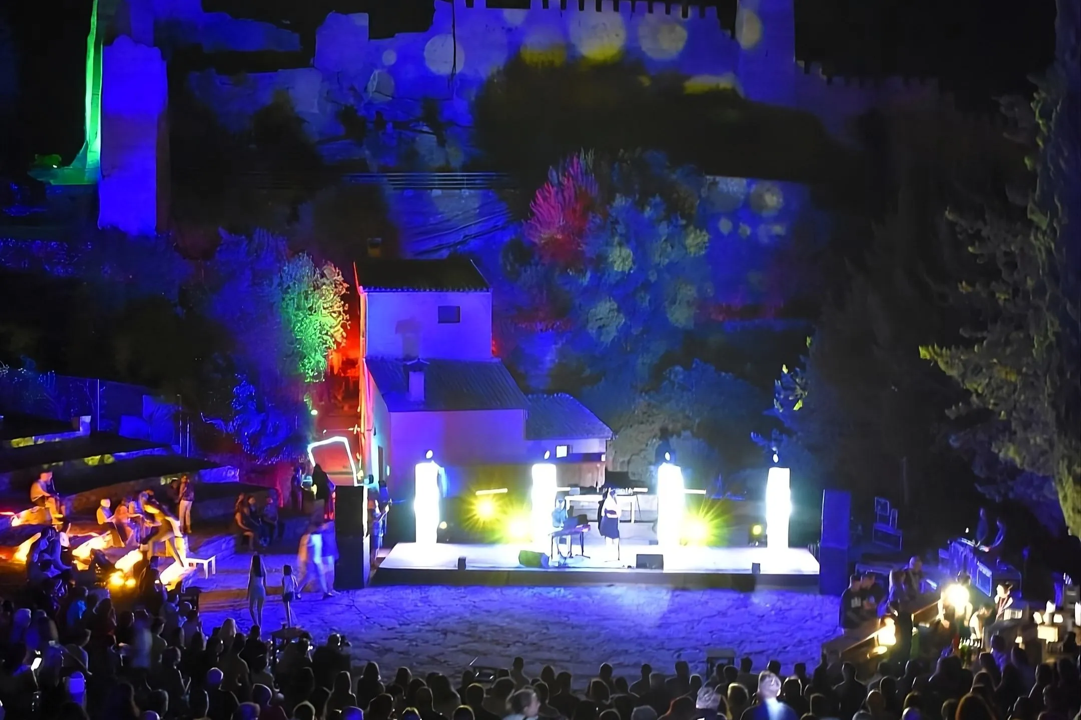 El Castillo de Lopera vivirá un espectáculo como el de la imagen en La Iruela, con mapping, luces y música electrónica. Foto: Jaén Paraíso Interior