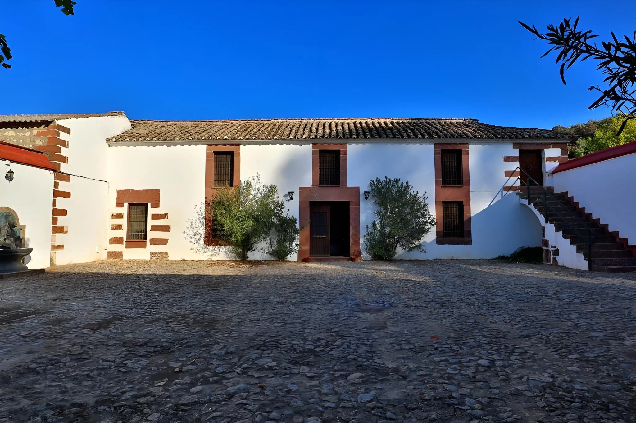 Patio interior del Cortijo Los Conventos en Adamuz.