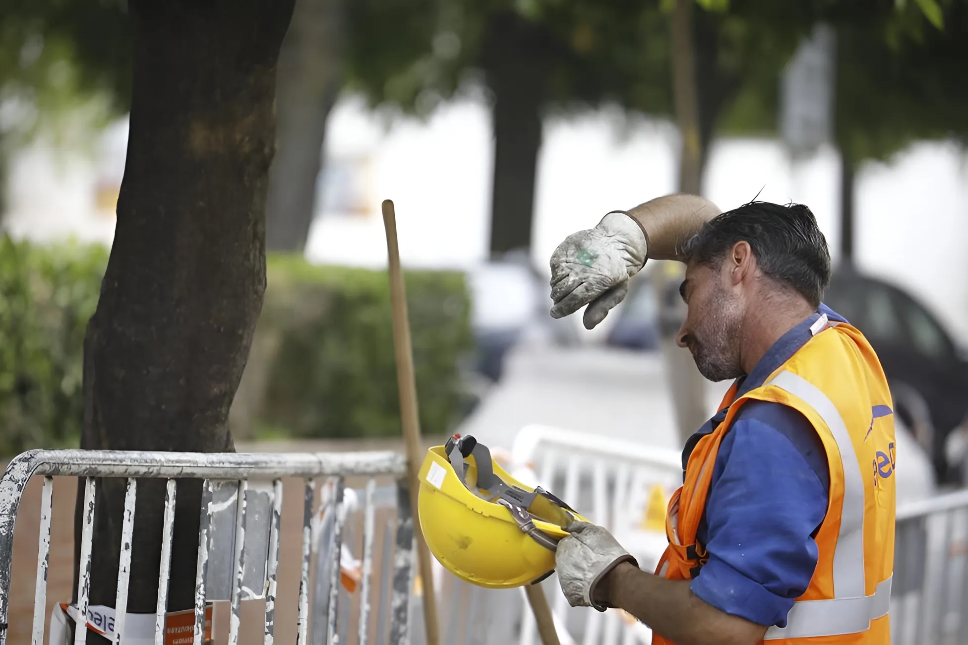 Trabajar al aire libre con altas temperaturas puede acarrear problemas de salud