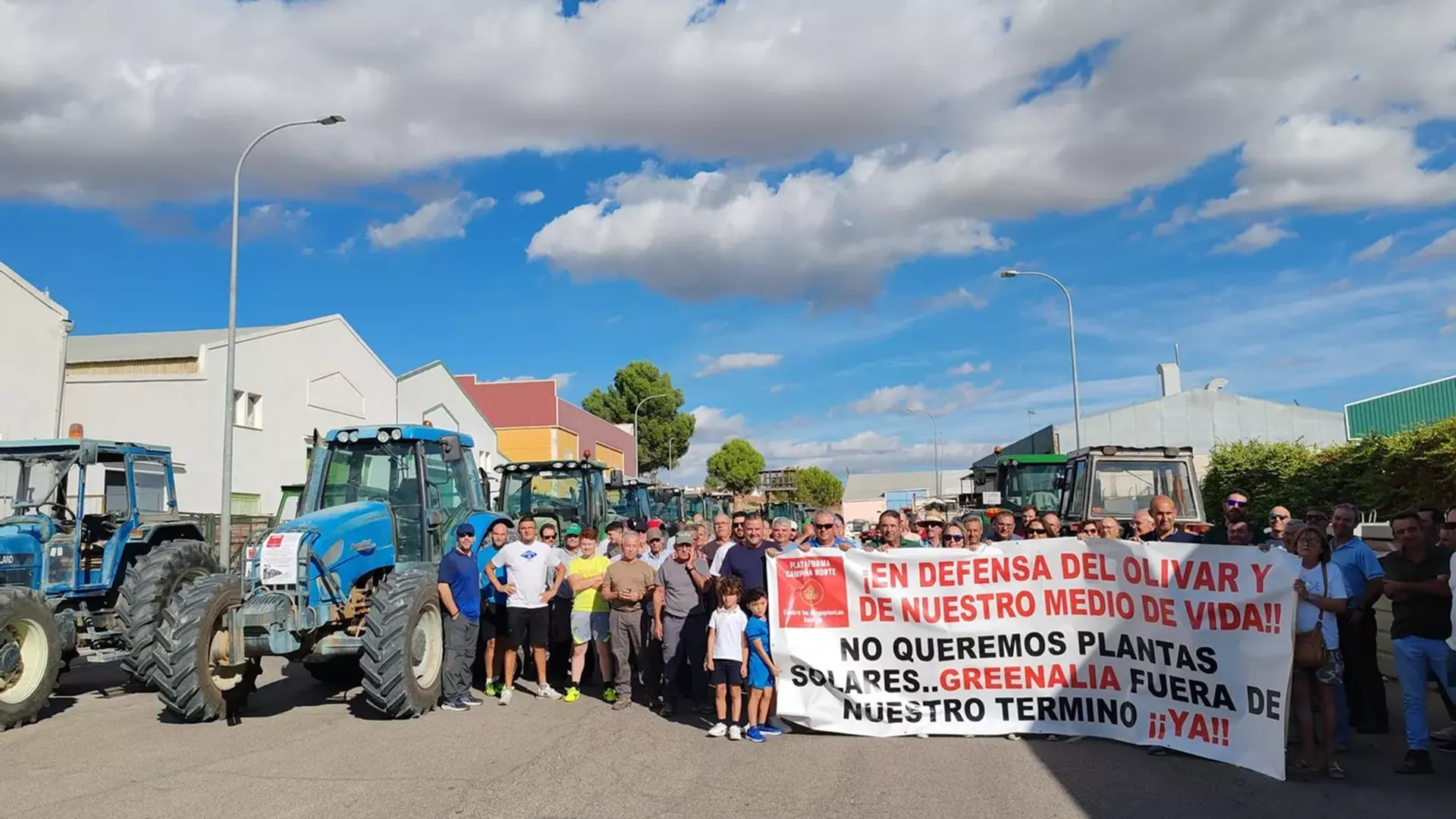 Tractorada de hace casi un año en Lopera. Foto: Plataforma Campiña Norte contra las megaplantas solares
