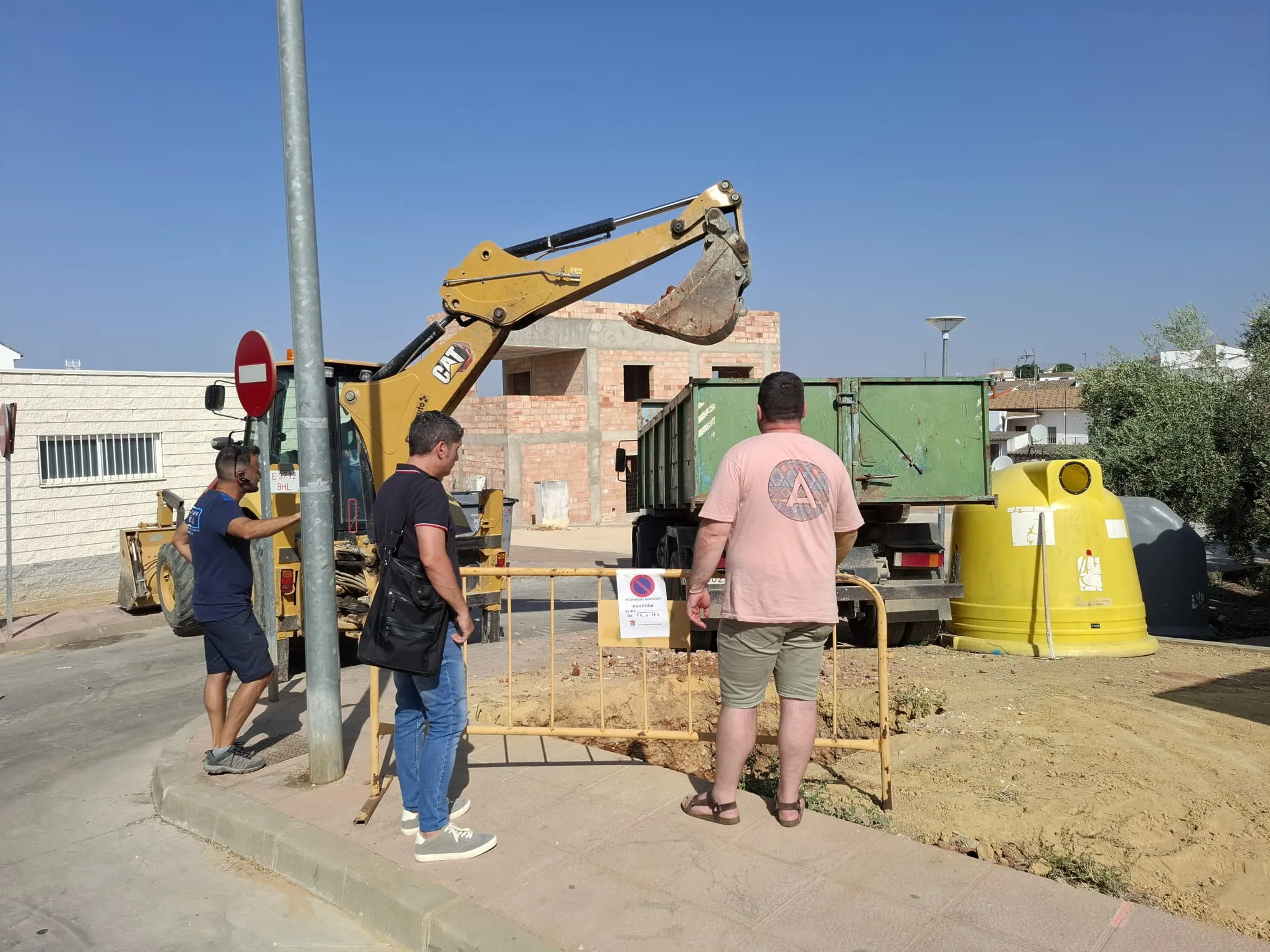 Inicio de las obras de soterramiento de contenedores en Pedro Abad. Foto: Juan Antonio Reyes