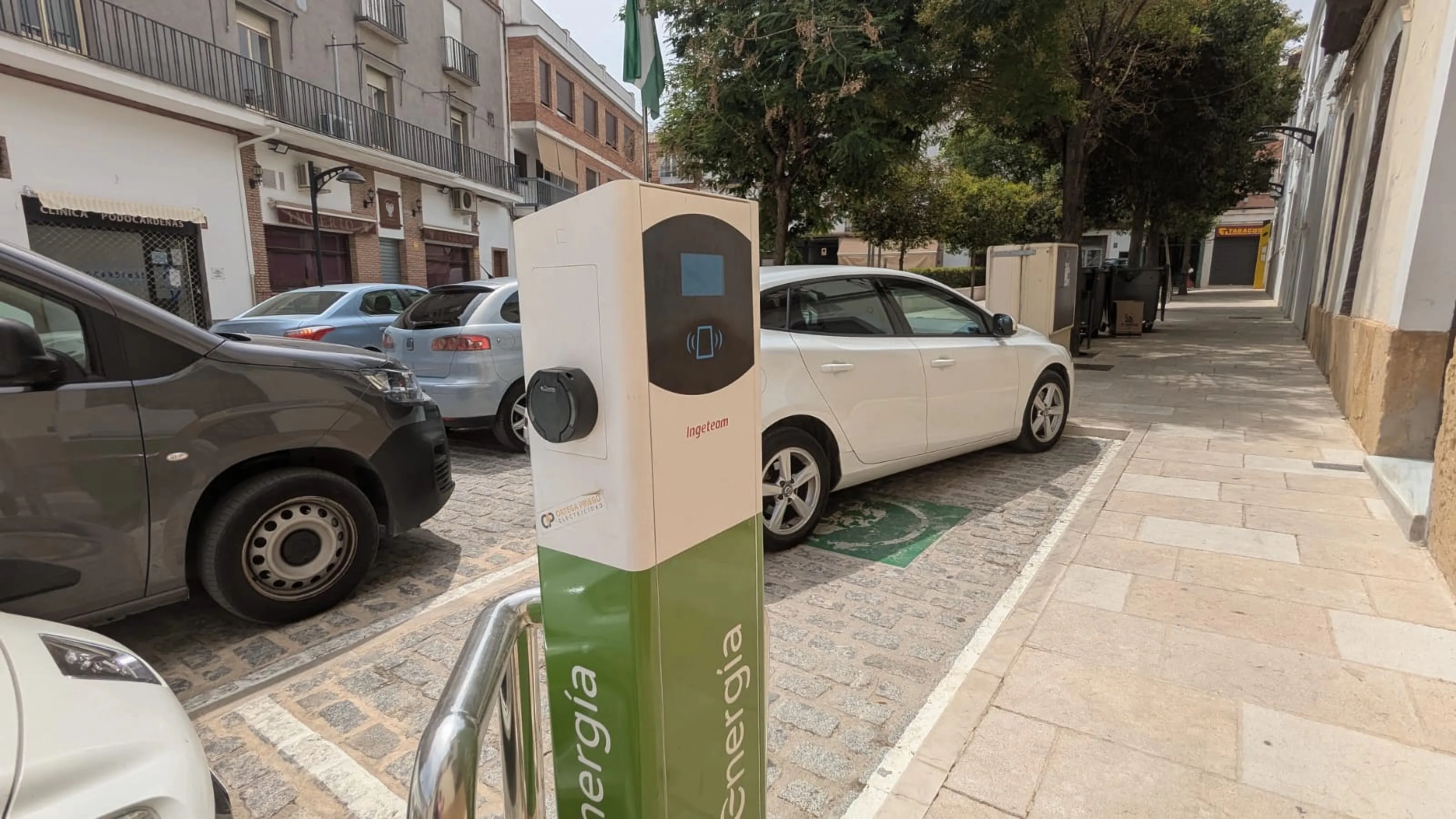 Punto de recarga eléctrica en Bujalance.