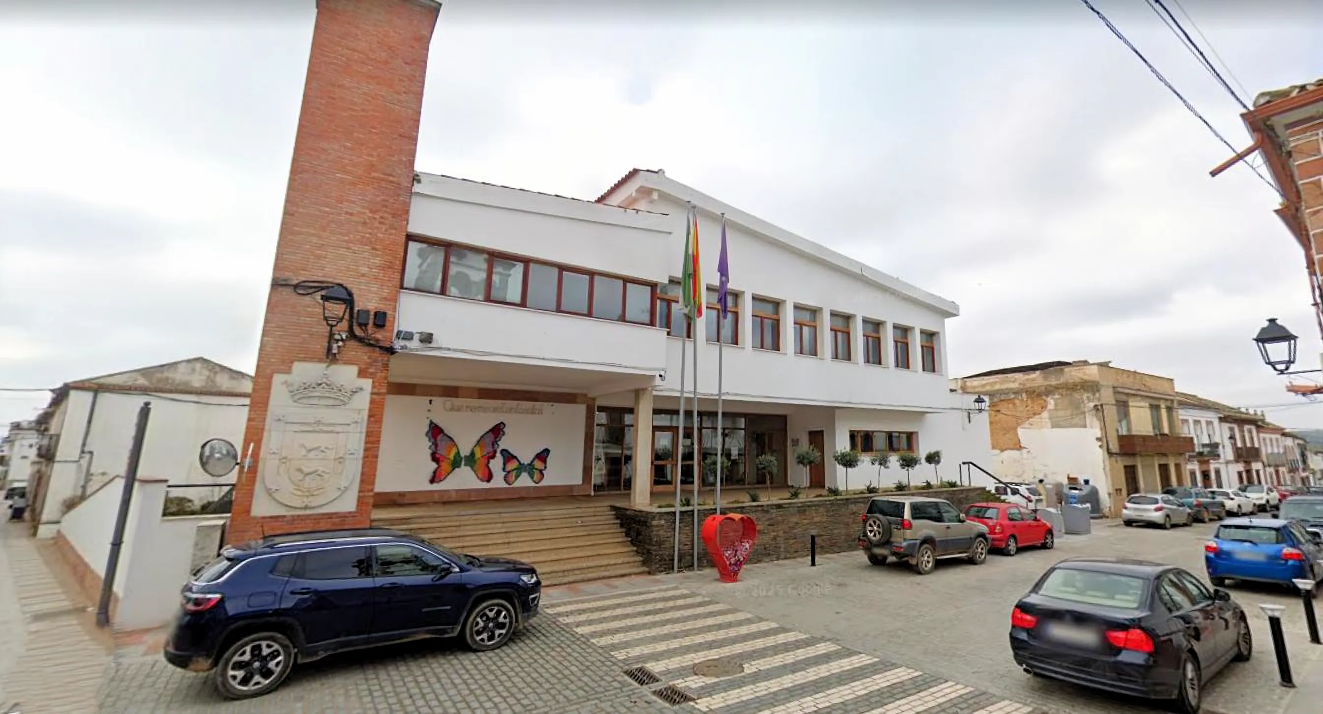 Fachada del ayuntamiento de Adamuz, cuya corporación municipal ha aprobado el Reglamento de Honores y Distinciones