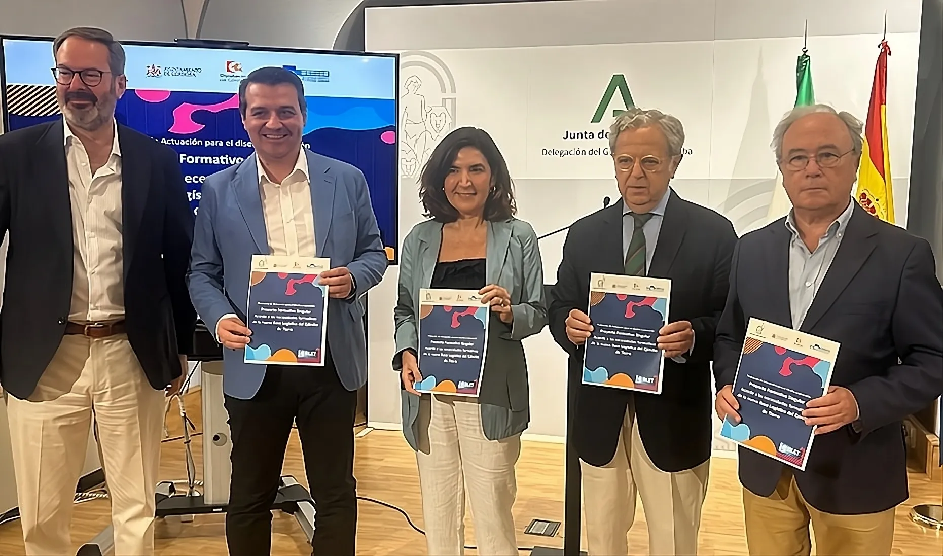 Imagen de archivo de la presentación, el pasado mes de junio, del protocolo general de actuación suscrito por la Consejería de Empleo, Empresa y Trabajo Autónomo con el Ayuntamiento de Córdoba, la Diputación de Córdoba y la Confederación de Empresarios de Córdoba (CECO).