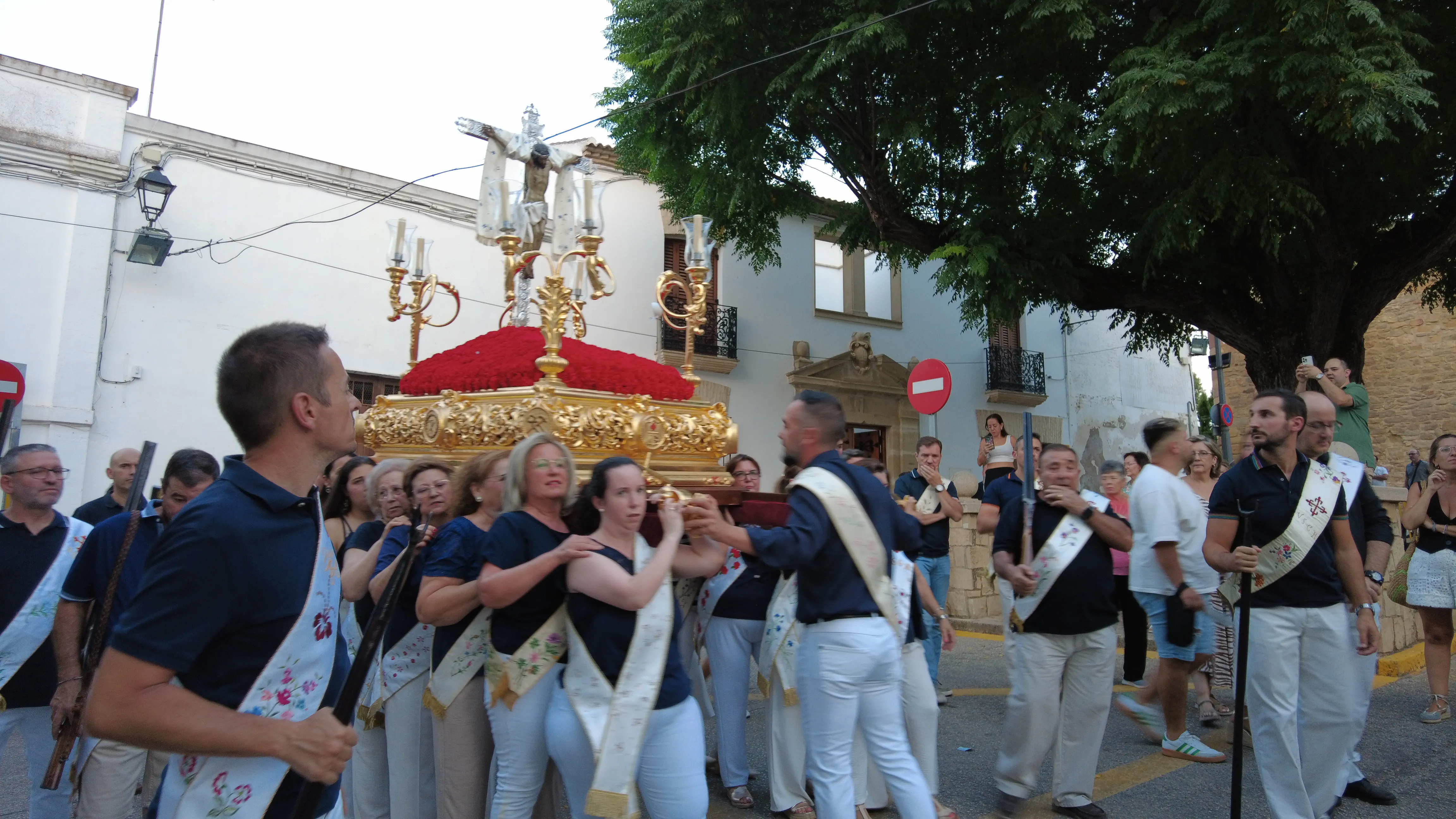 Traslado del Cristo Chico del Humilladero como punto de origen a la Feria de los Cristos de Lopera