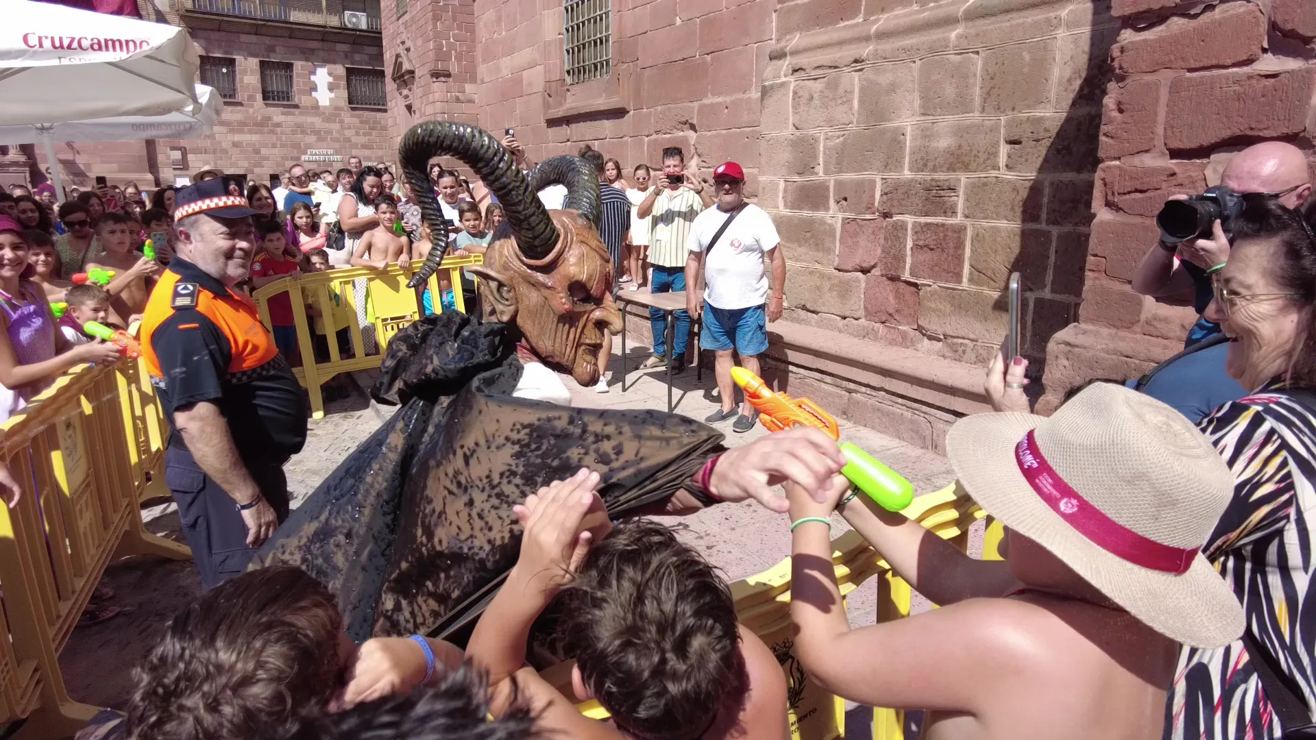 La fiesta infantil junto a la suelta de la Diablilla de Montoro