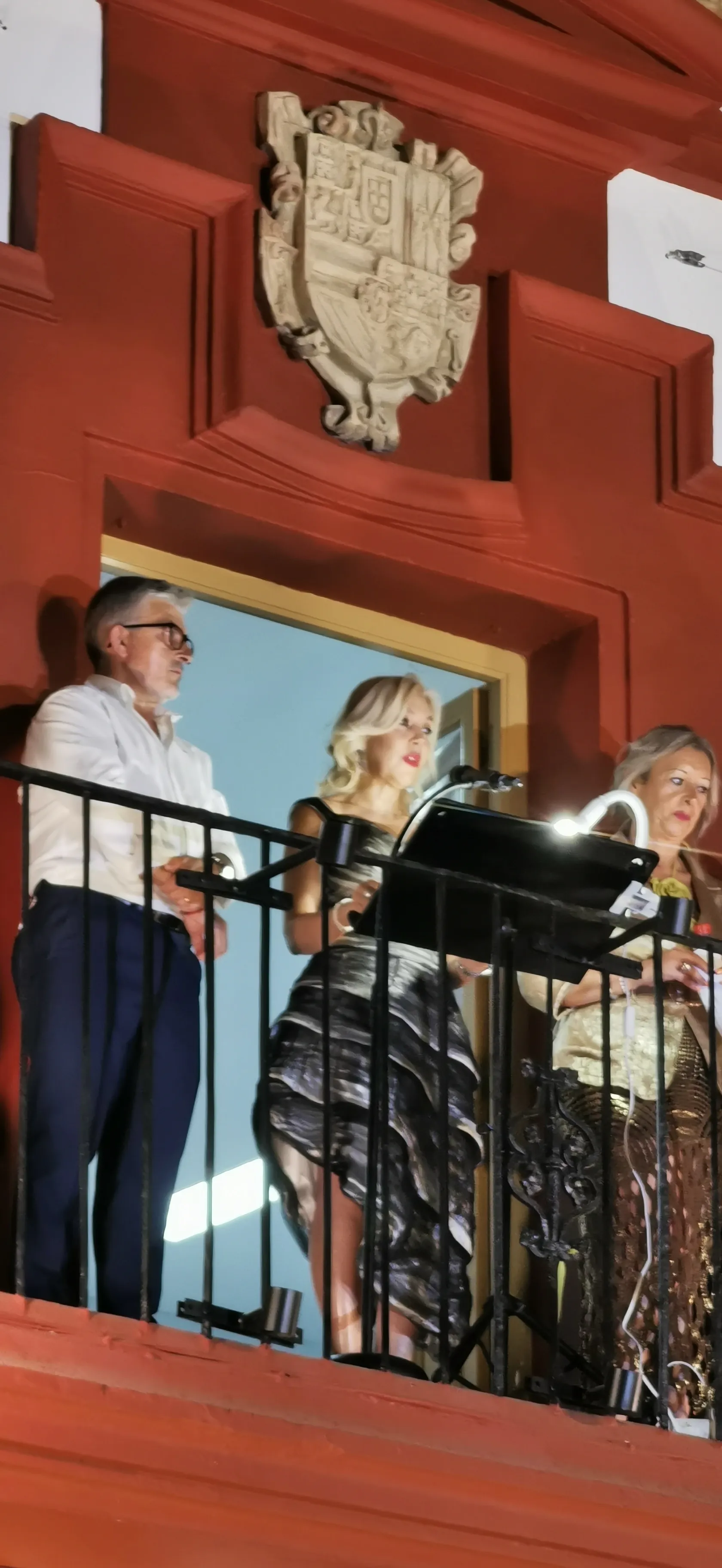 Pregón y posterior coronación de las reinas de la Feria de los Cristos