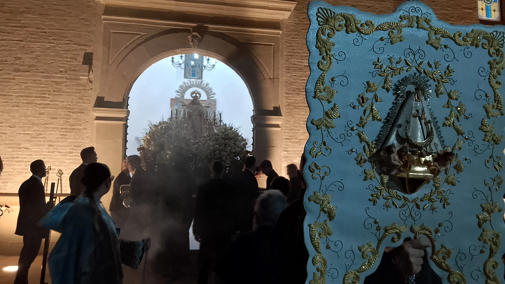 Inicio del traslado de la Virgen del Campo Coronada en Cañete de las Torres