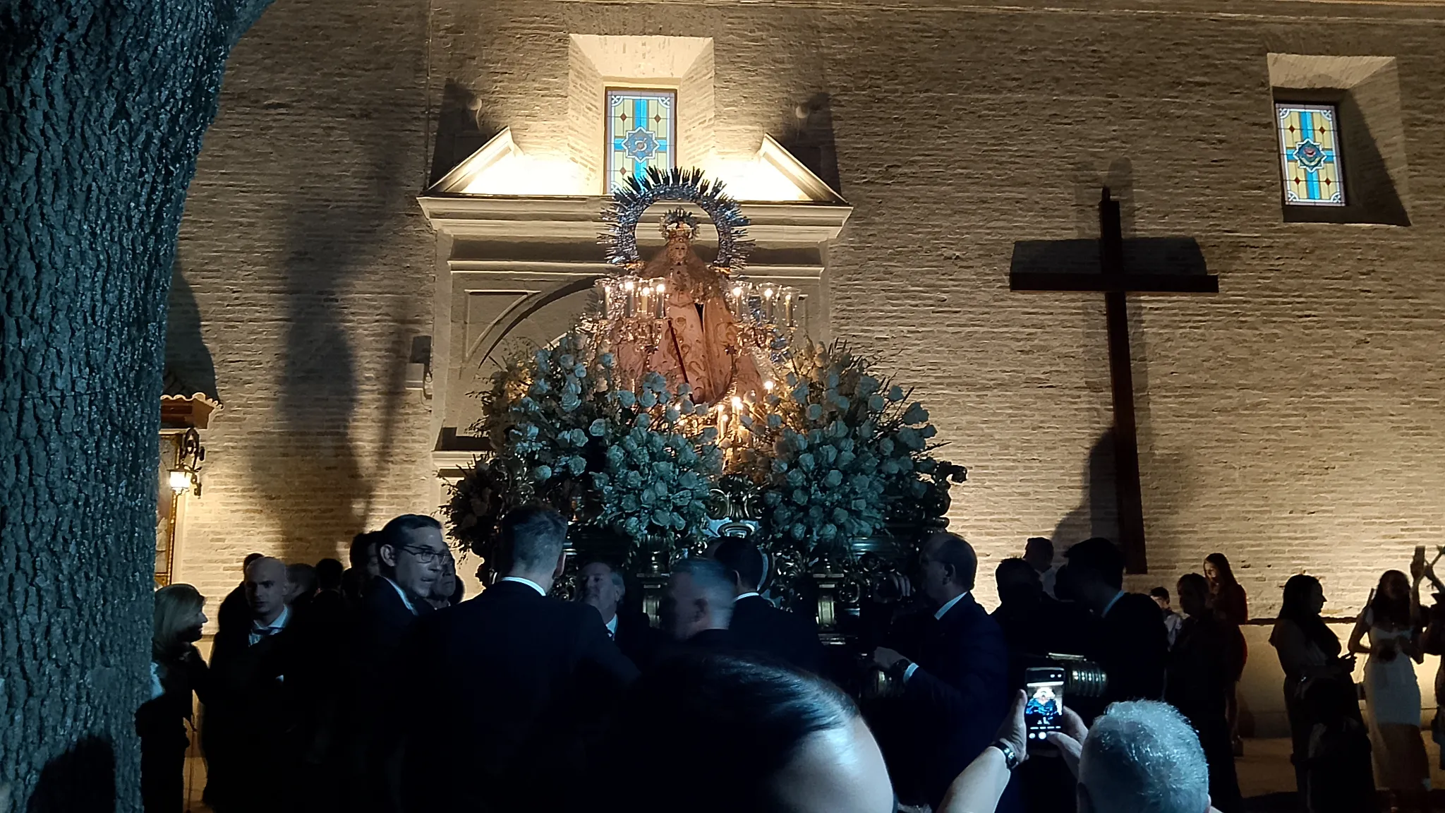 Inicio del traslado de la Virgen del Campo Coronada en Cañete de las Torres