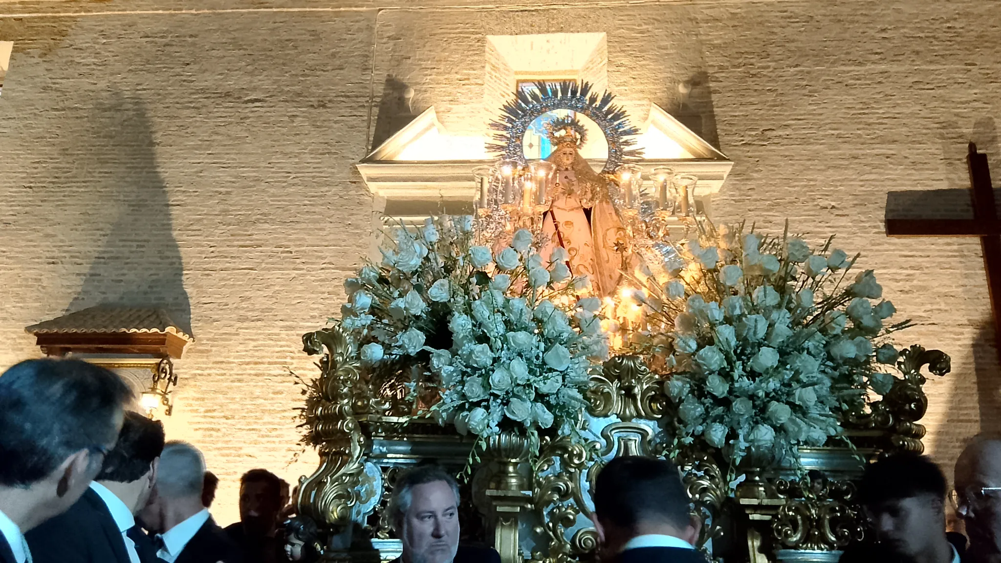 Inicio del traslado de la Virgen del Campo Coronada en Cañete de las Torres