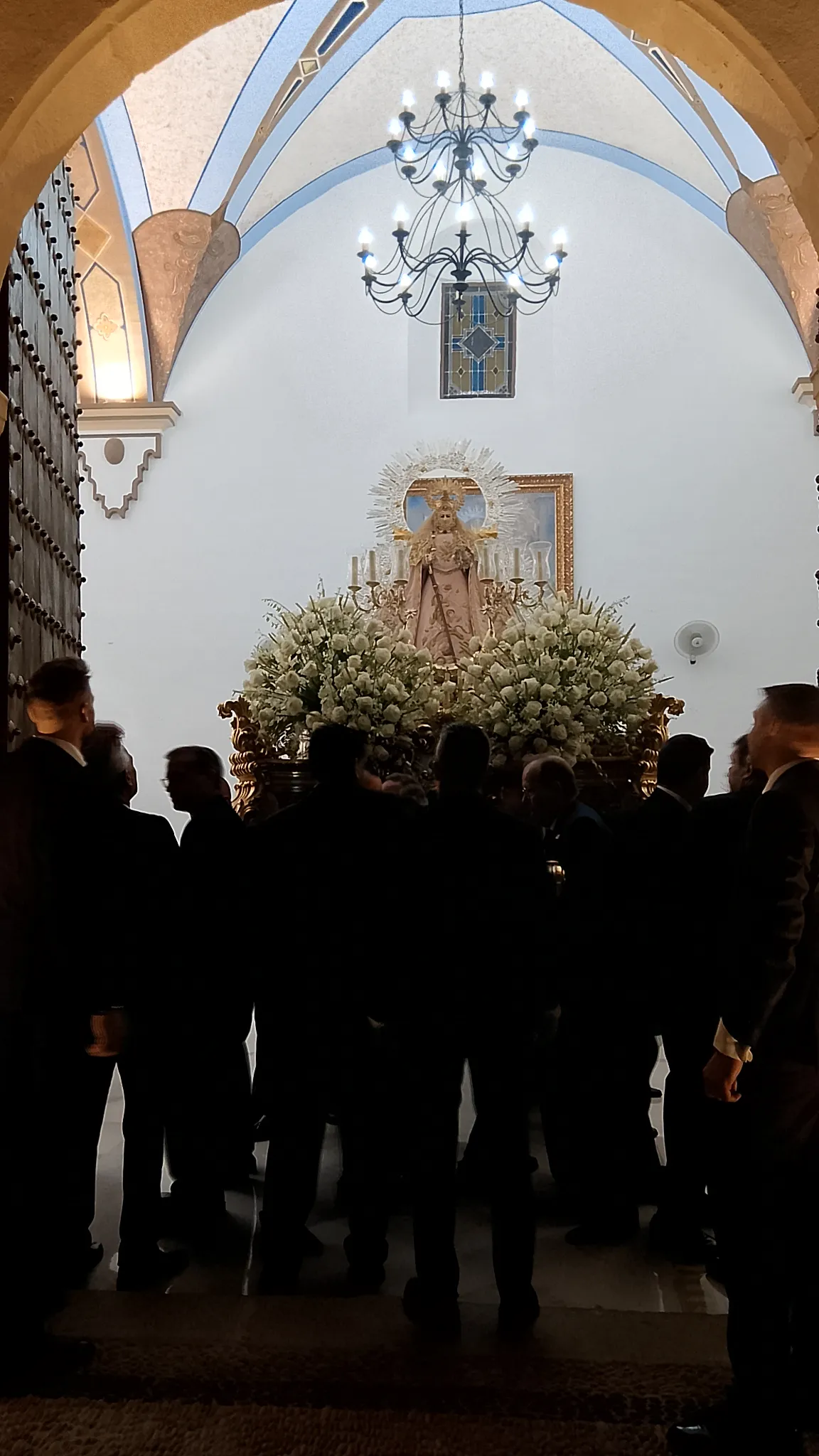 Inicio del traslado de la Virgen del Campo Coronada en Cañete de las Torres
