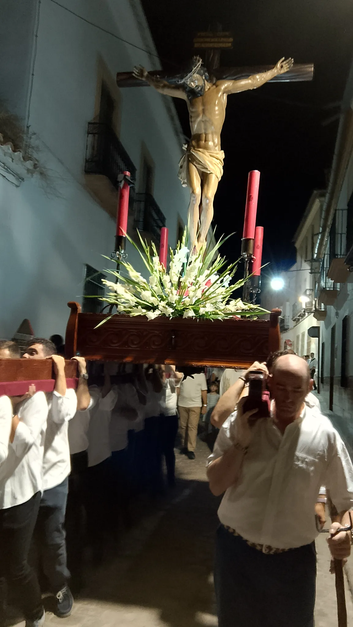 Lopera vive uno de sus días grandes con la procesión del Cristo Grande o Cristo de la Veracruz