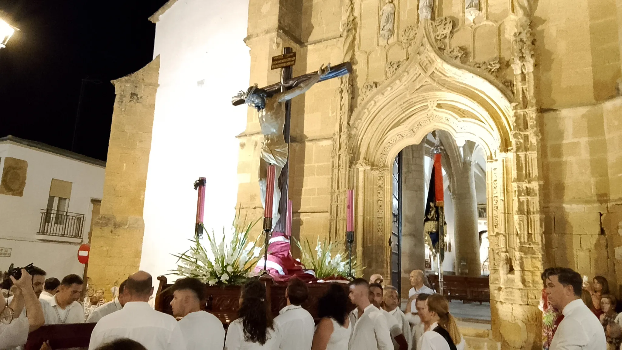 Lopera vive uno de sus días grandes con la procesión del Cristo Grande o Cristo de la Veracruz